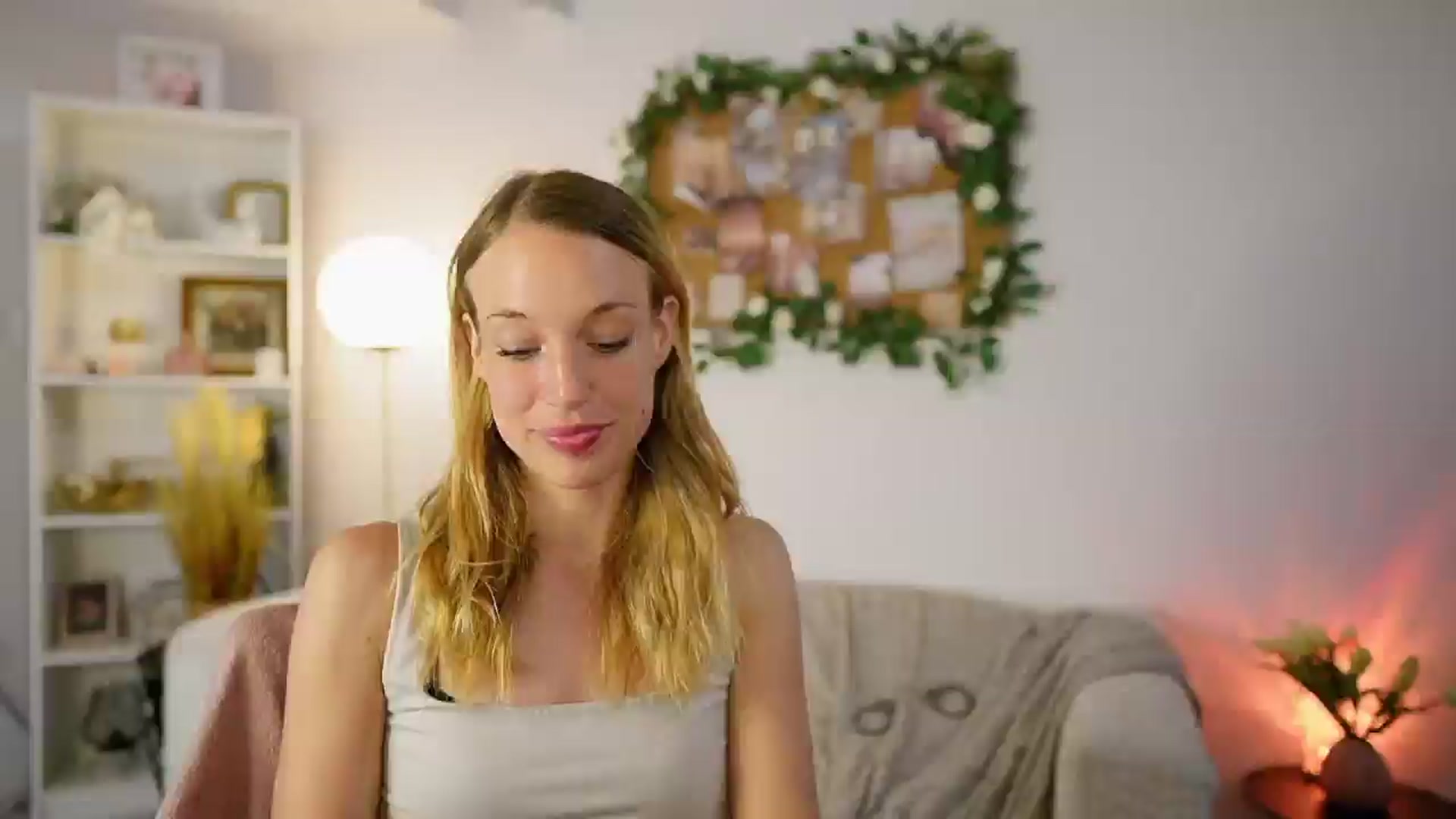 Gallery image thumbnail from April_Rose_'s myfreecams stream on, 06/08/2025, 12:29 image 9 of 20