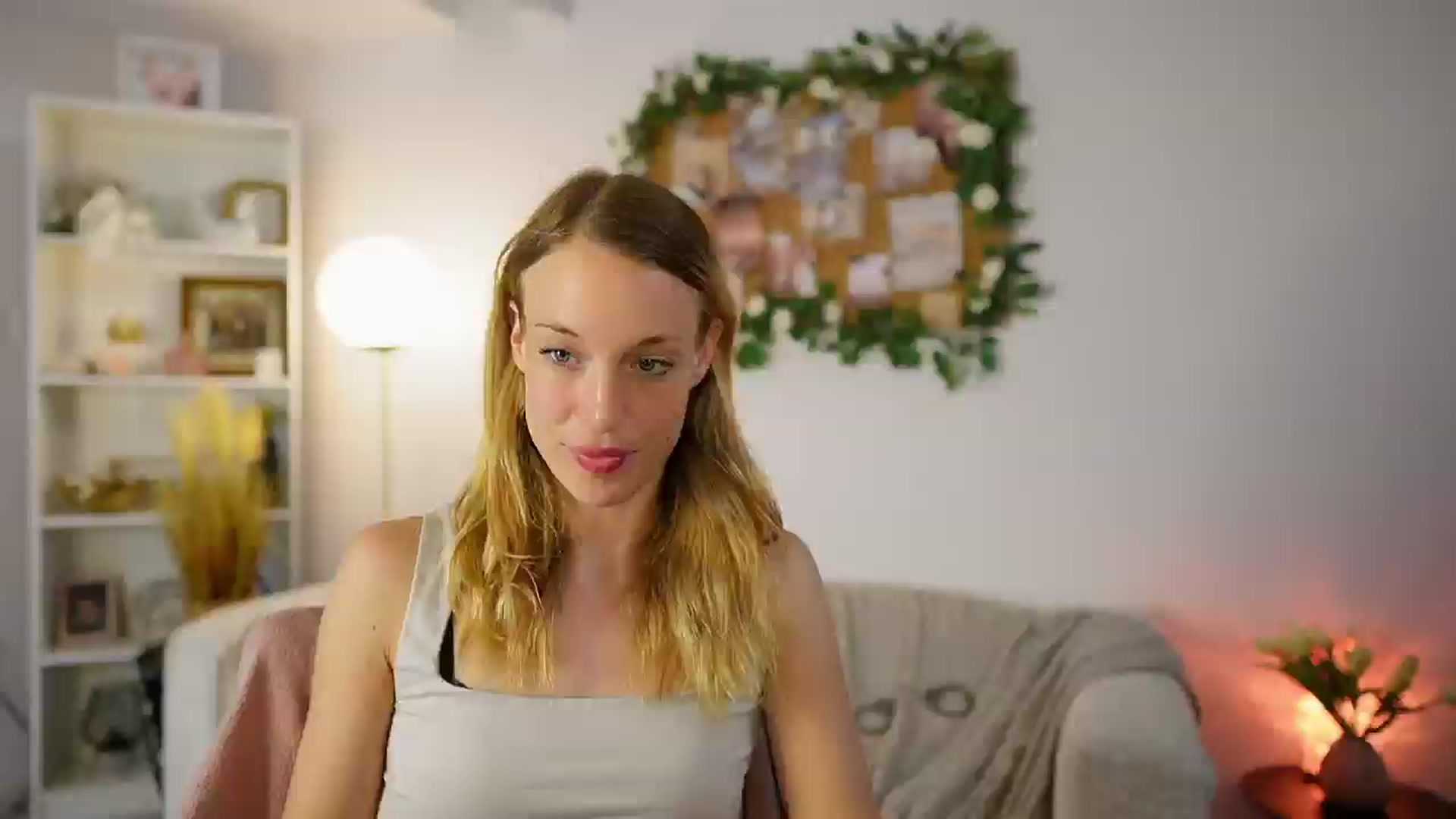 Gallery image thumbnail from April_Rose_'s myfreecams stream on, 06/08/2025, 12:29 image 16 of 20