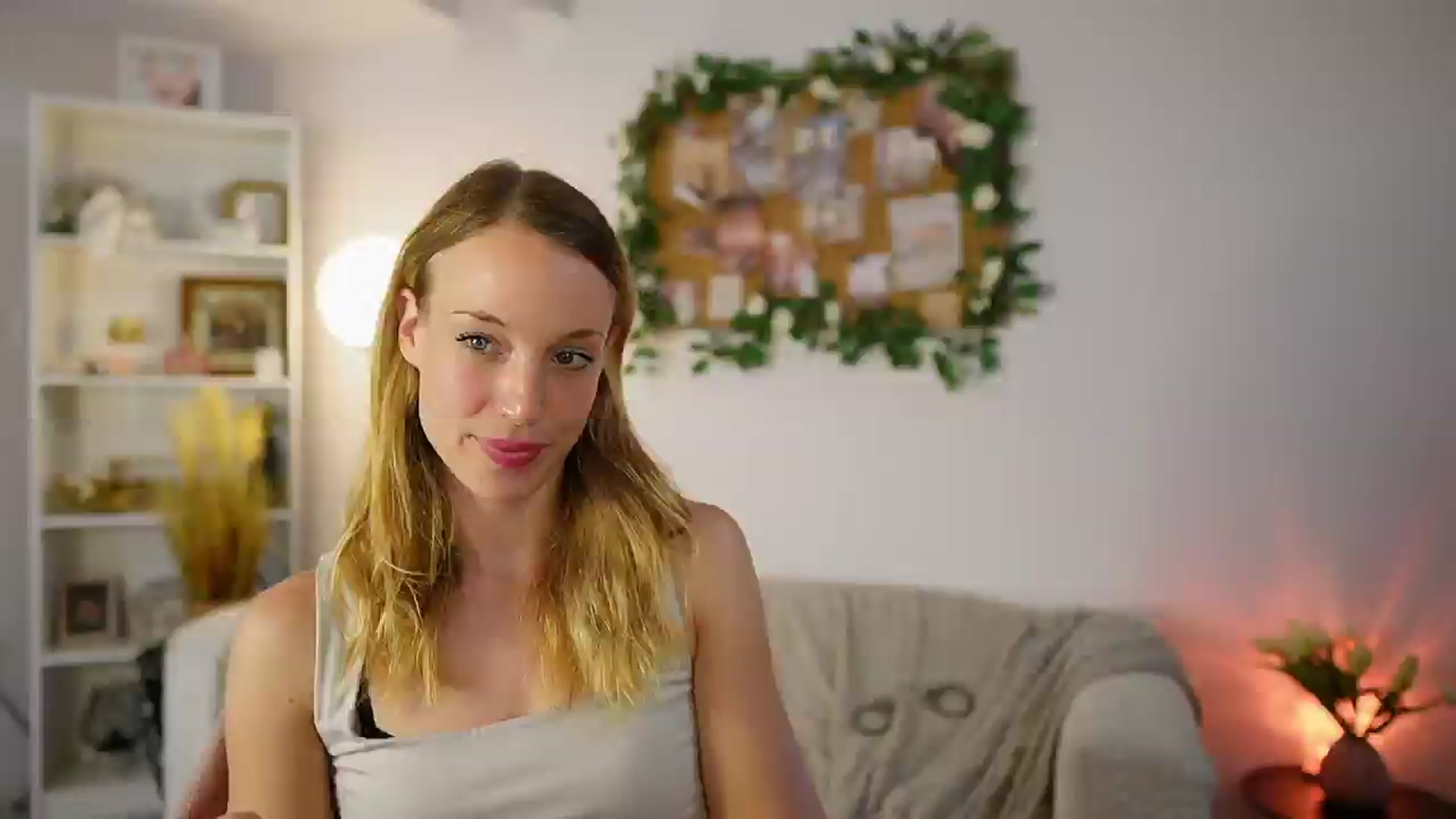 Gallery image thumbnail from April_Rose_'s myfreecams stream on, 06/08/2025, 12:29 image 13 of 20