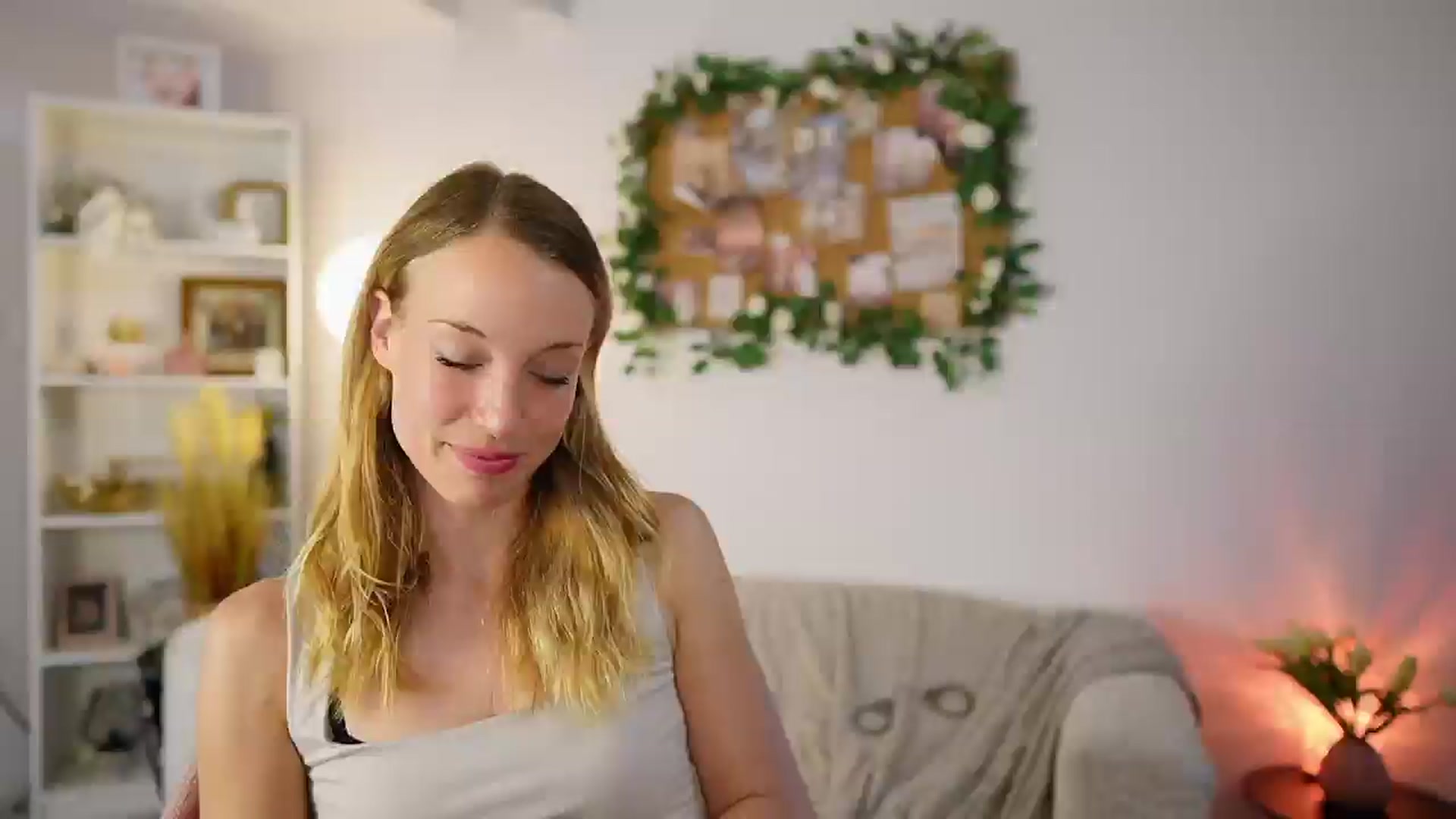 Gallery image thumbnail from April_Rose_'s myfreecams stream on, 06/08/2025, 12:29 image 12 of 20