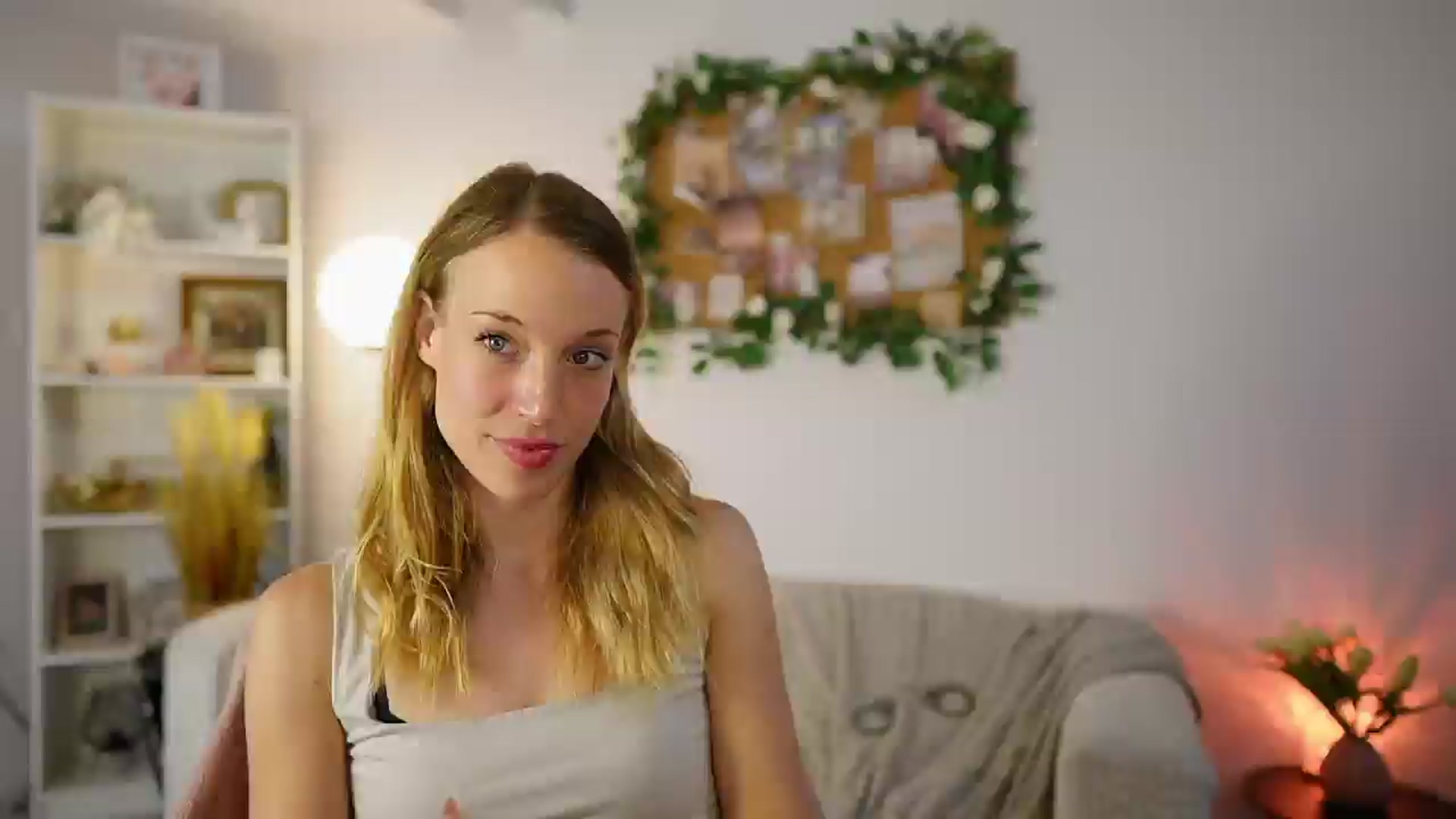 Gallery image thumbnail from April_Rose_'s myfreecams stream on, 06/08/2025, 12:29 image 18 of 20
