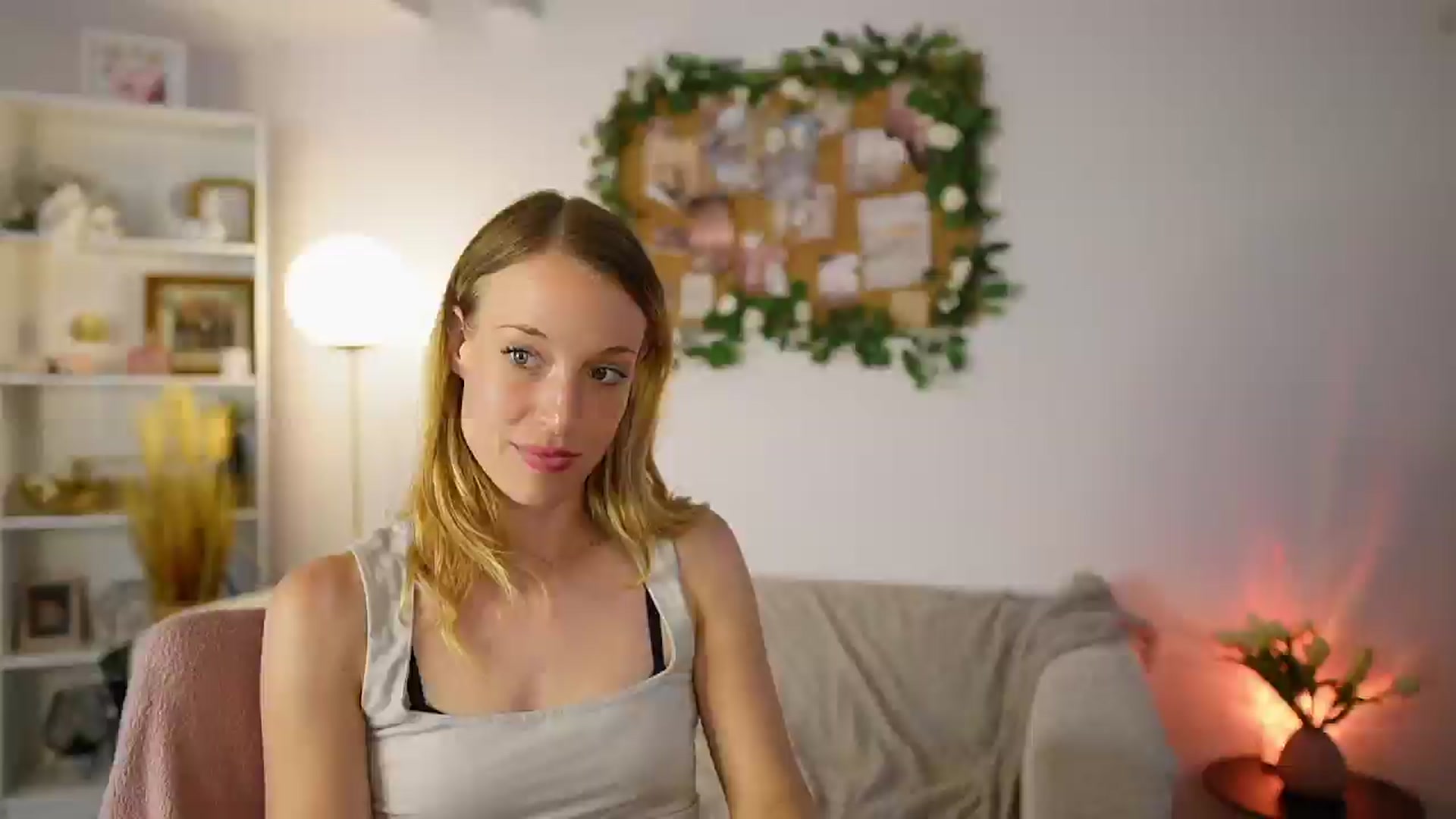 Gallery image thumbnail from April_Rose_'s myfreecams stream on, 06/08/2025, 14:05 image 16 of 20