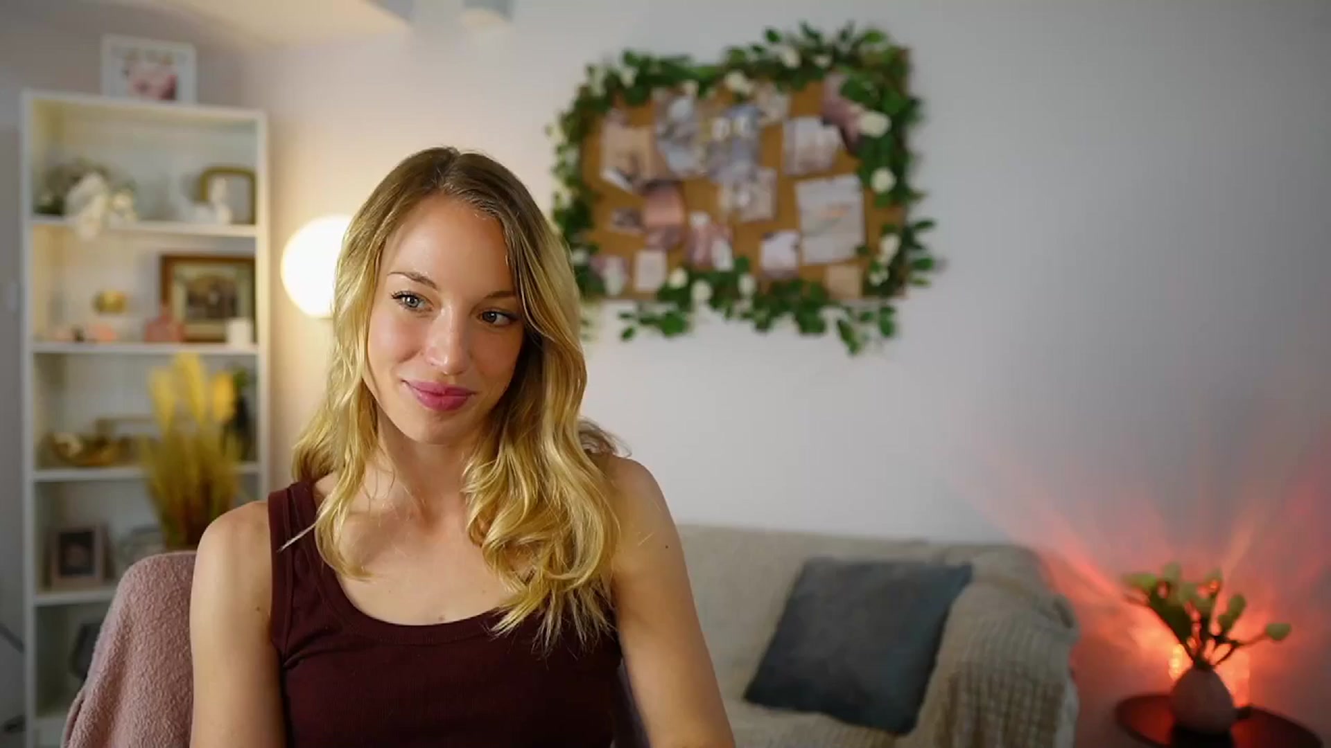 Gallery image thumbnail from April_Rose_'s myfreecams stream on, 06/10/2025, 09:43 image 5 of 20