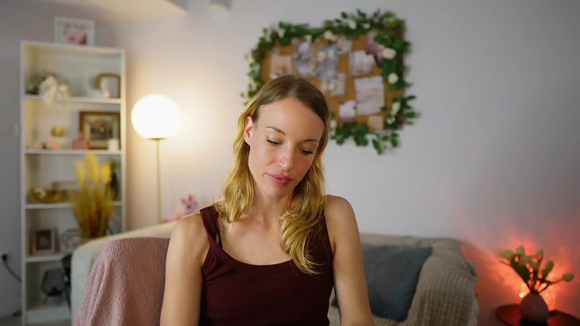 Gallery image thumbnail from April_Rose_'s myfreecams stream on, 06/10/2025, 12:28 image 10 of 20