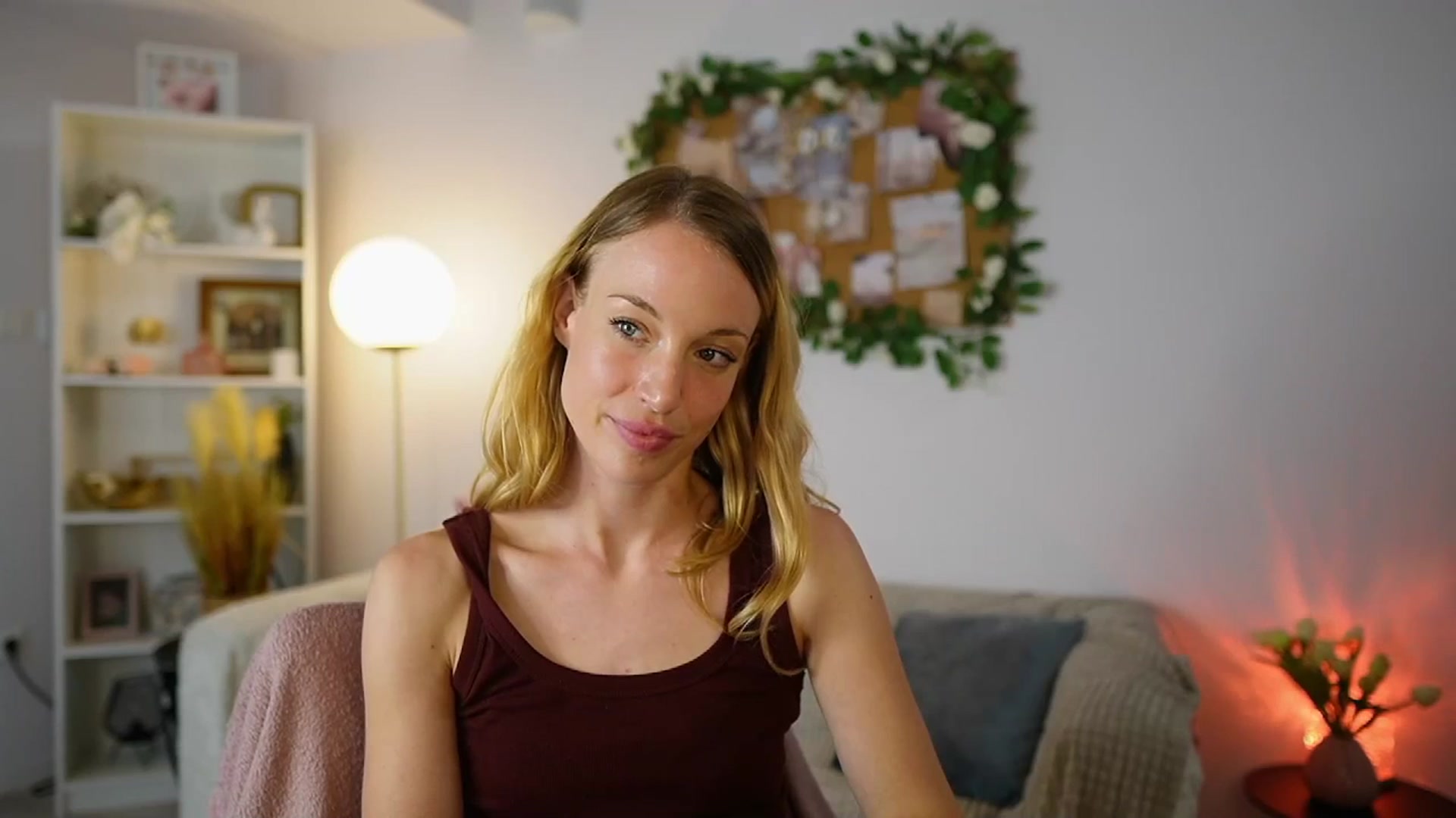 Gallery image thumbnail from April_Rose_'s myfreecams stream on, 06/10/2025, 12:28 image 19 of 20