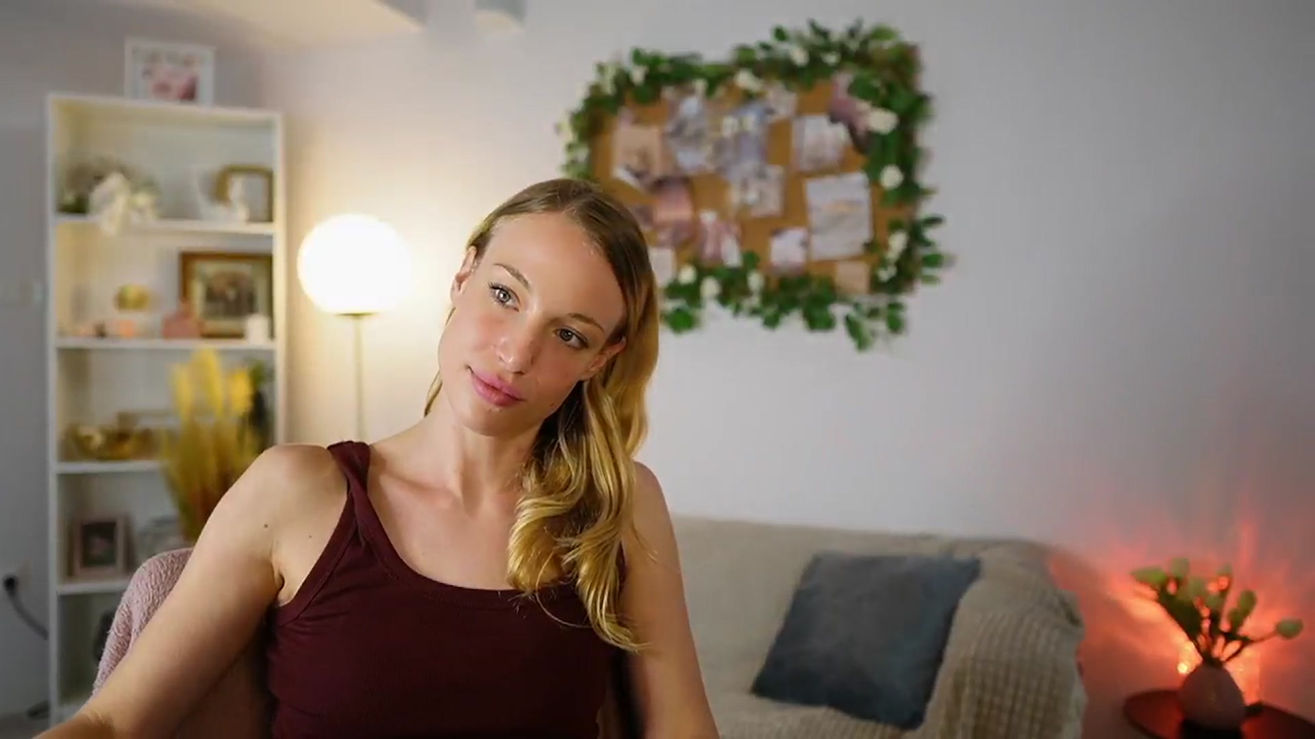 Gallery image thumbnail from April_Rose_'s myfreecams stream on, 06/10/2025, 12:28 image 17 of 20