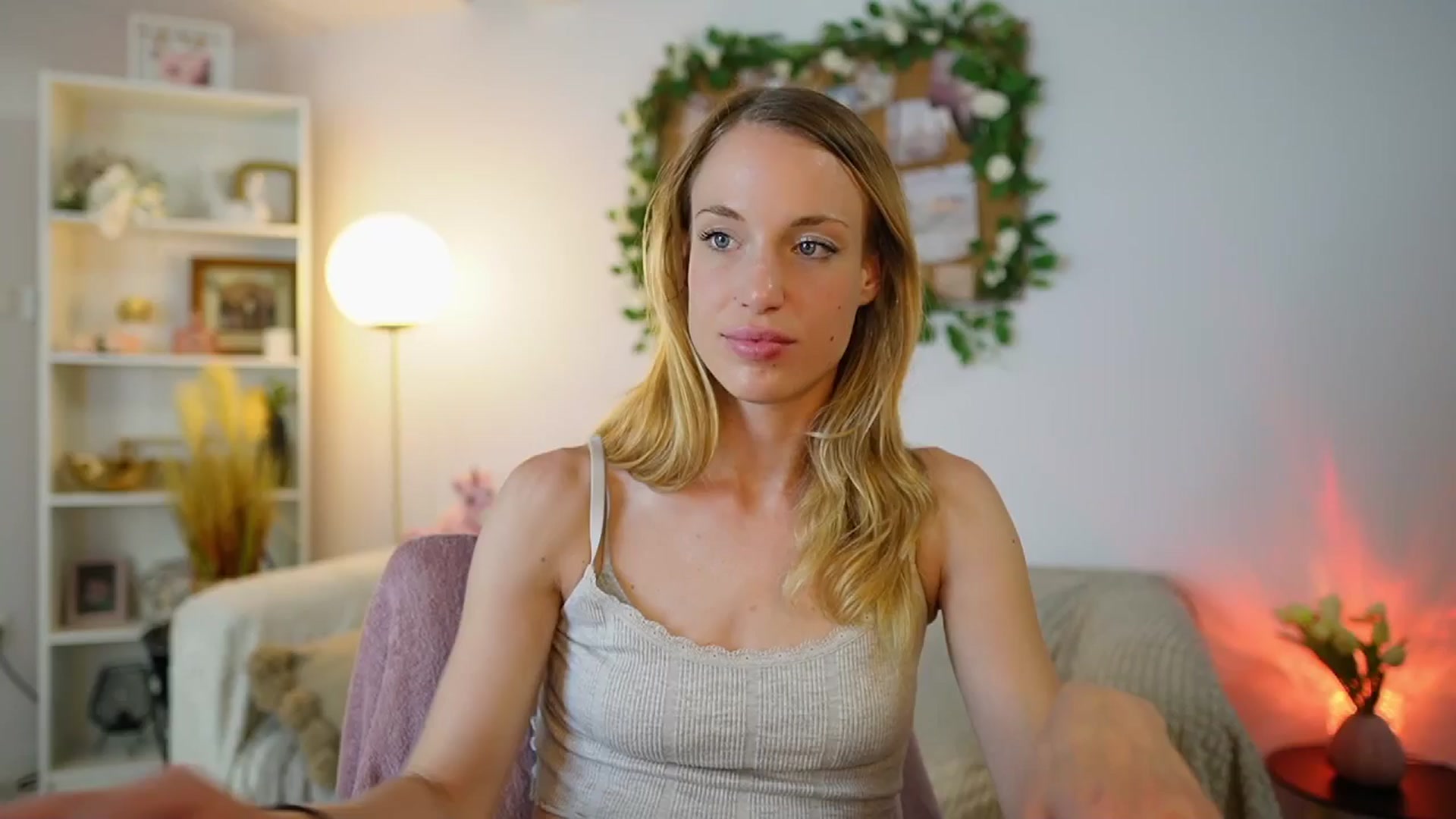 Gallery image thumbnail from April_Rose_'s myfreecams stream on, 06/12/2025, 09:31 image 7 of 20