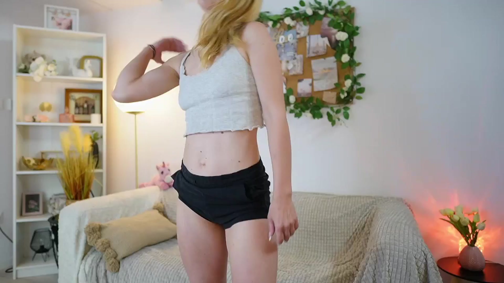 Gallery image thumbnail from April_Rose_'s myfreecams stream on, 06/12/2025, 09:31 image 2 of 20