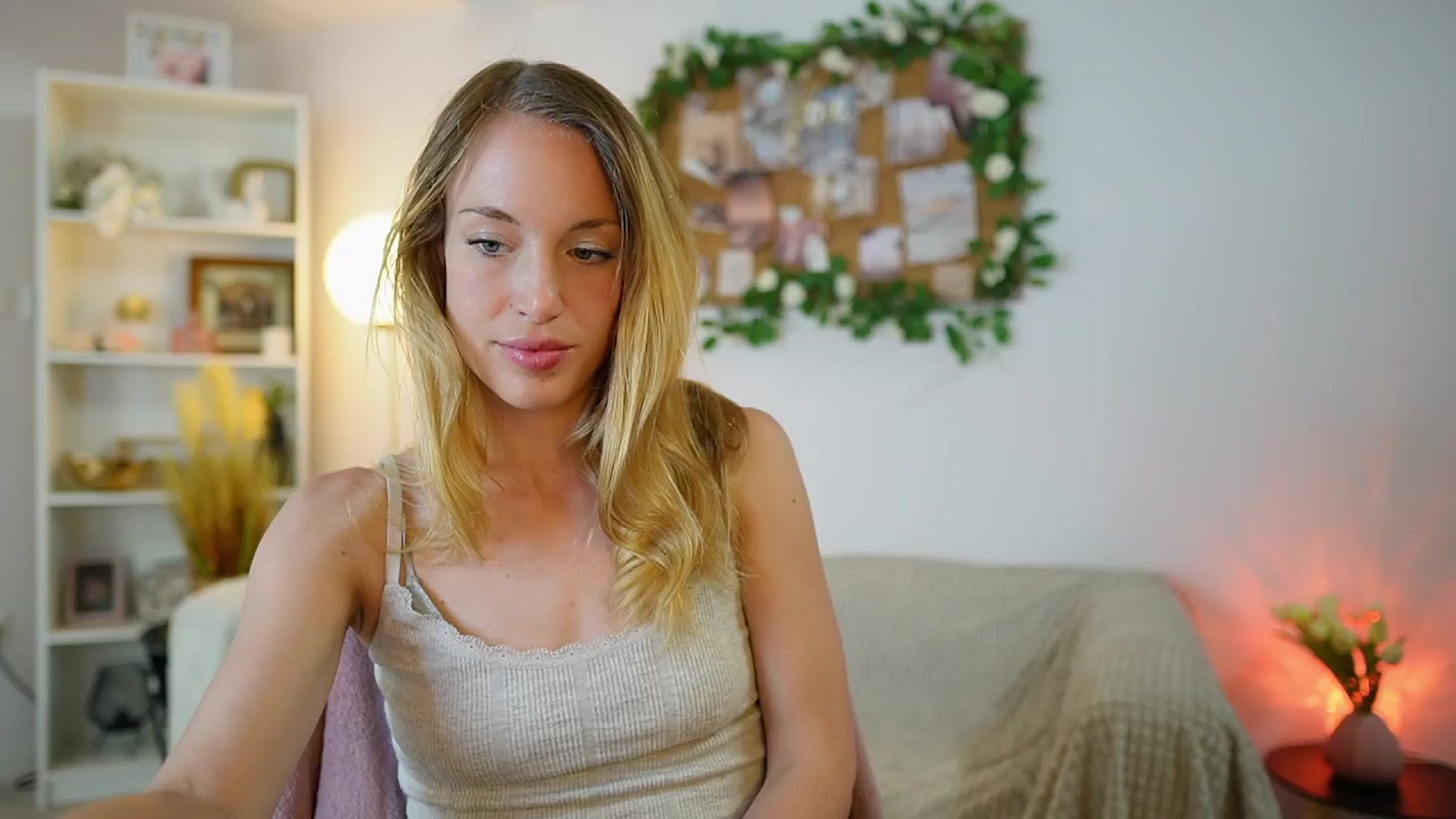 Gallery image thumbnail from April_Rose_'s myfreecams stream on, 06/12/2025, 09:31 image 1 of 20