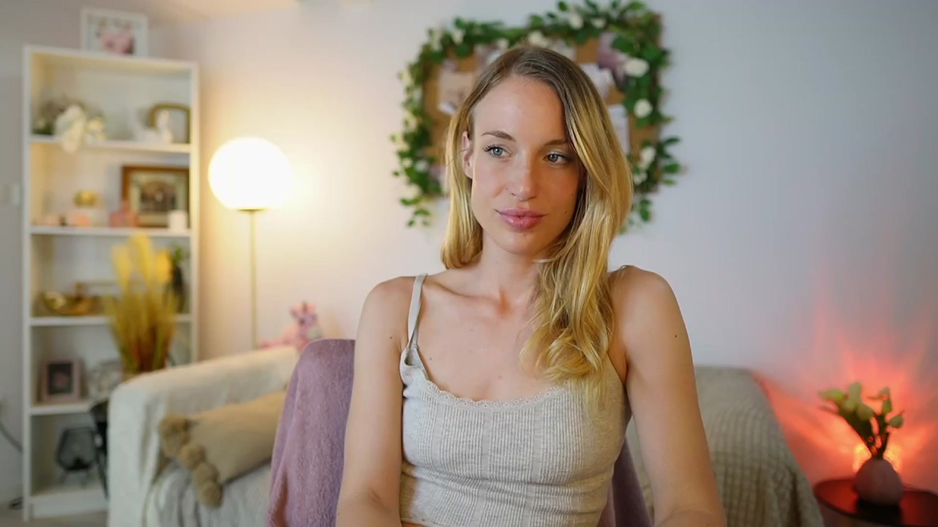 Gallery image thumbnail from April_Rose_'s myfreecams stream on, 06/12/2025, 09:31 image 6 of 20