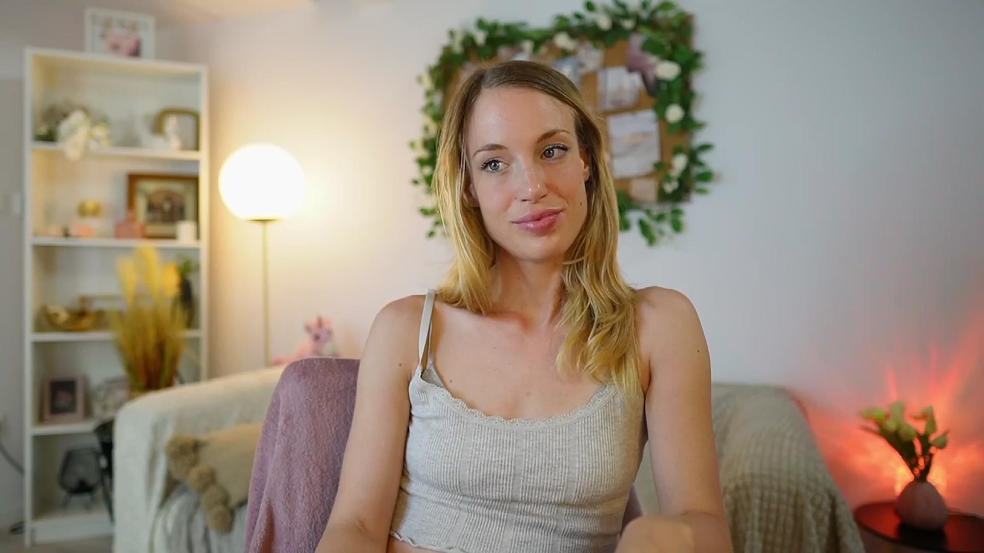 Gallery image thumbnail from April_Rose_'s myfreecams stream on, 06/12/2025, 09:31 image 5 of 20