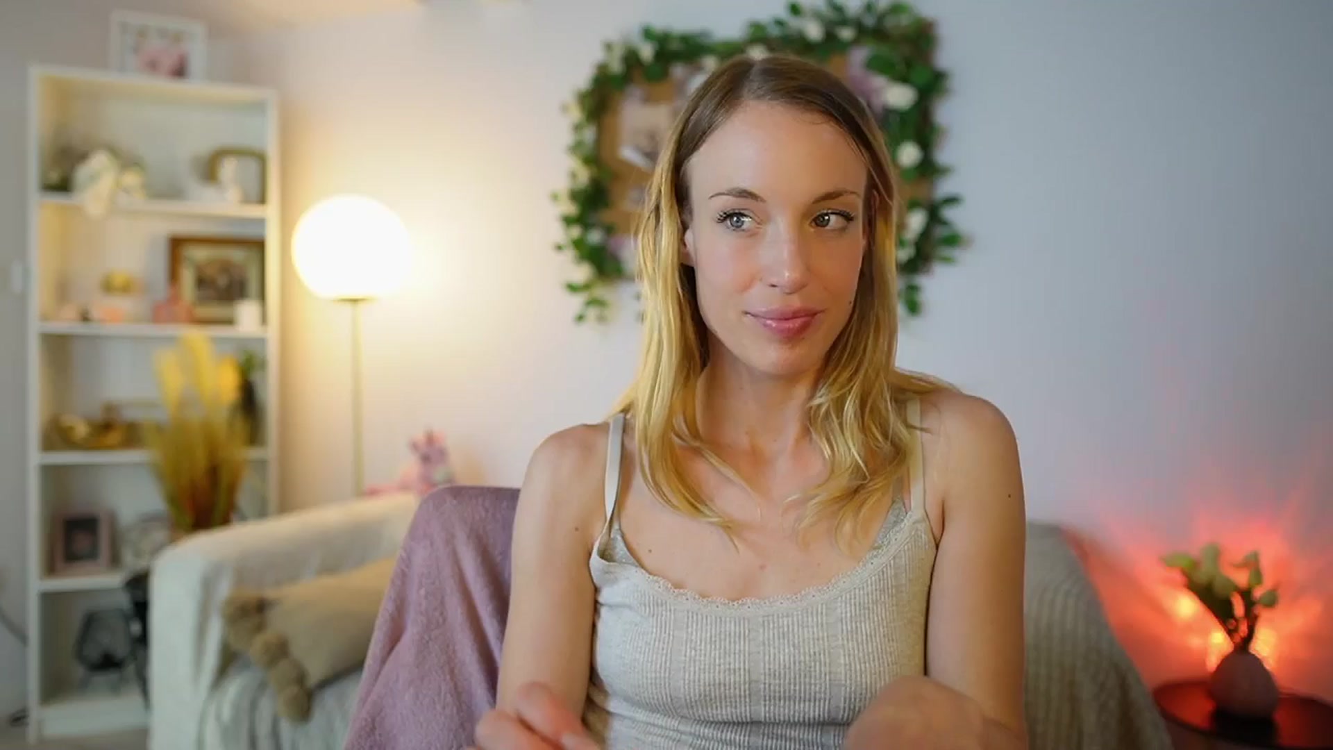 Gallery image thumbnail from April_Rose_'s myfreecams stream on, 06/12/2025, 09:31 image 13 of 20