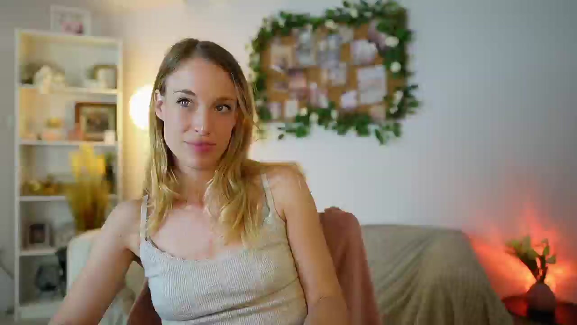 Gallery image thumbnail from April_Rose_'s myfreecams stream on, 06/12/2025, 11:43 image 9 of 20