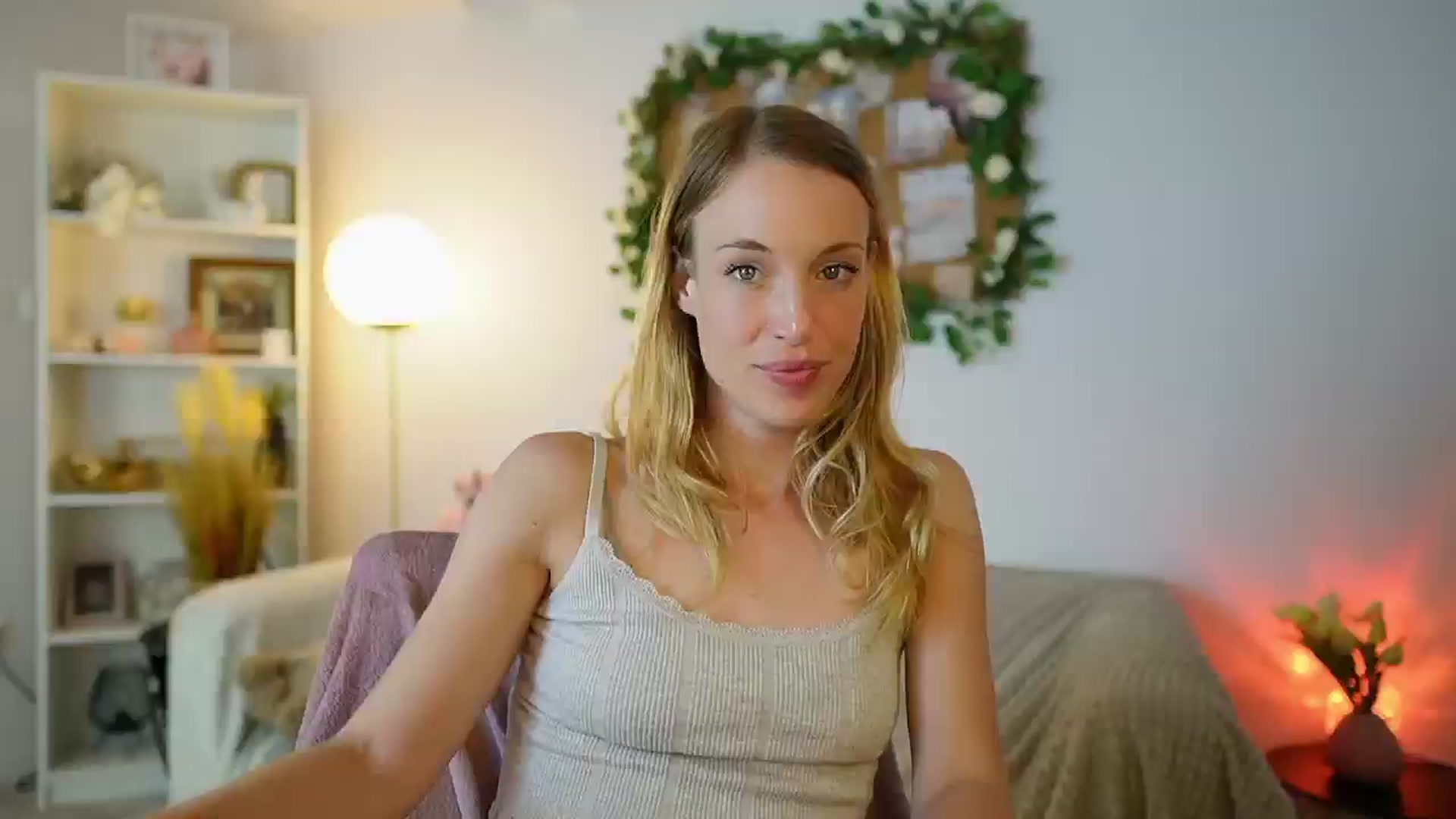 Gallery image thumbnail from April_Rose_'s myfreecams stream on, 06/12/2025, 11:43 image 10 of 20