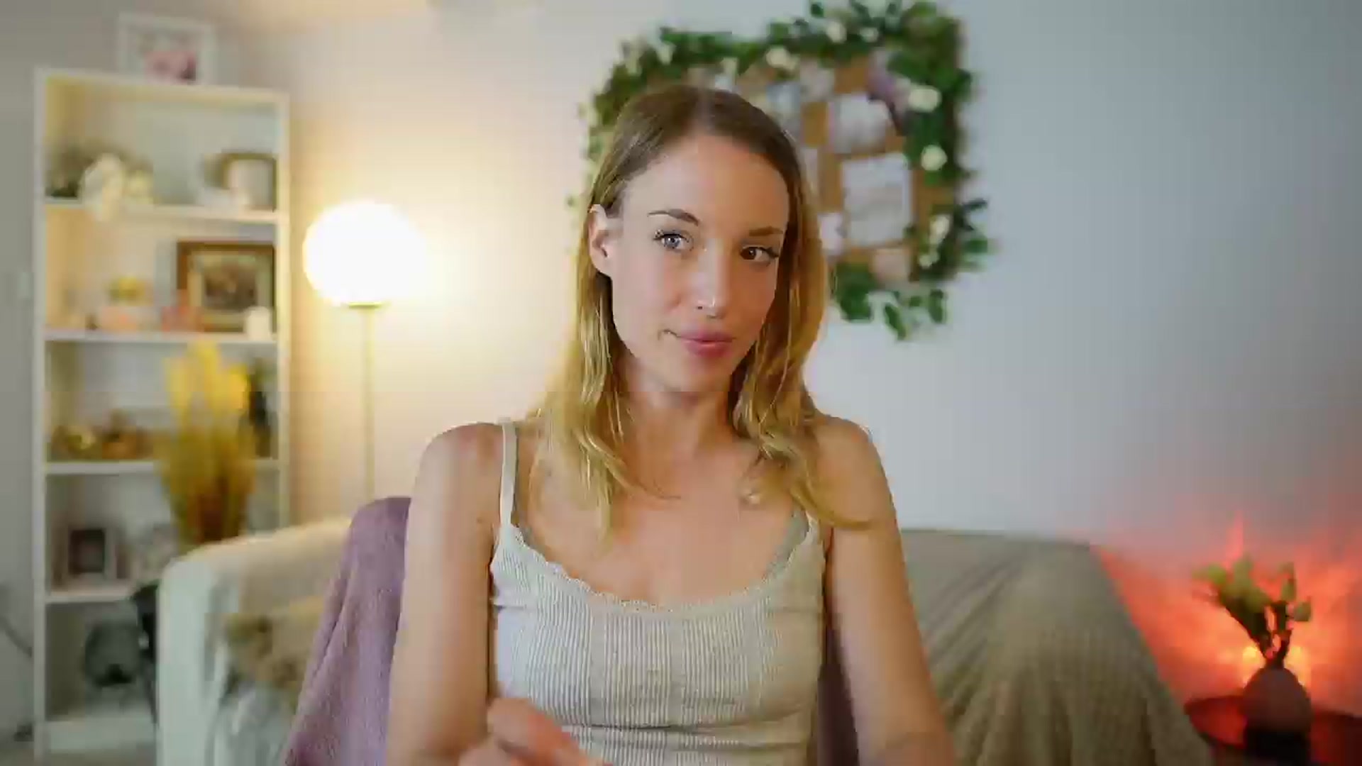 Gallery image thumbnail from April_Rose_'s myfreecams stream on, 06/12/2025, 11:43 image 13 of 20
