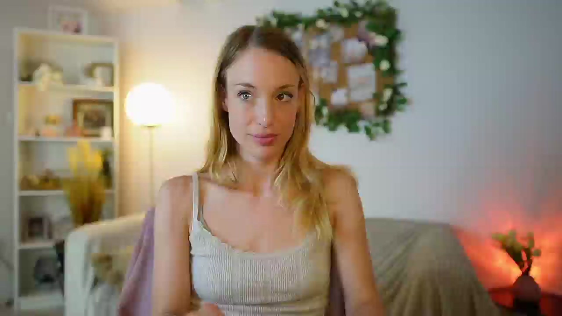 Gallery image thumbnail from April_Rose_'s myfreecams stream on, 06/12/2025, 11:43 image 7 of 20