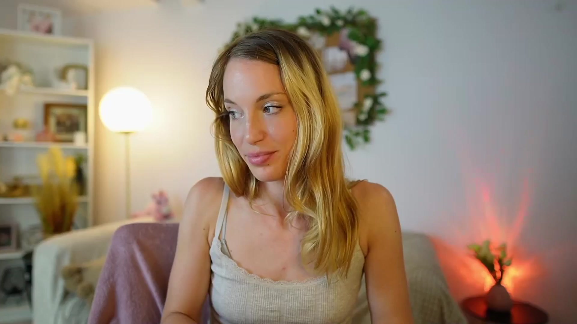 Gallery image thumbnail from April_Rose_'s myfreecams stream on, 06/12/2025, 12:04 image 9 of 20