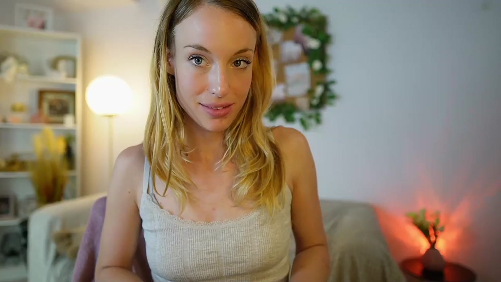 Gallery image thumbnail from April_Rose_'s myfreecams stream on, 06/12/2025, 12:04 image 13 of 20