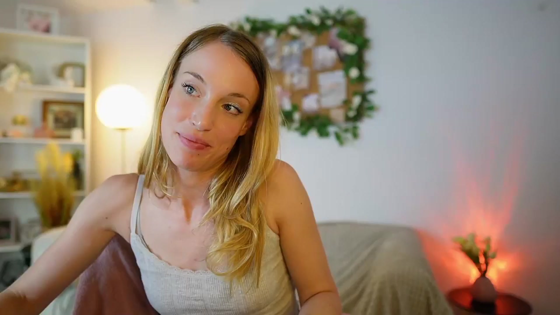 Gallery image thumbnail from April_Rose_'s myfreecams stream on, 06/12/2025, 12:04 image 7 of 20