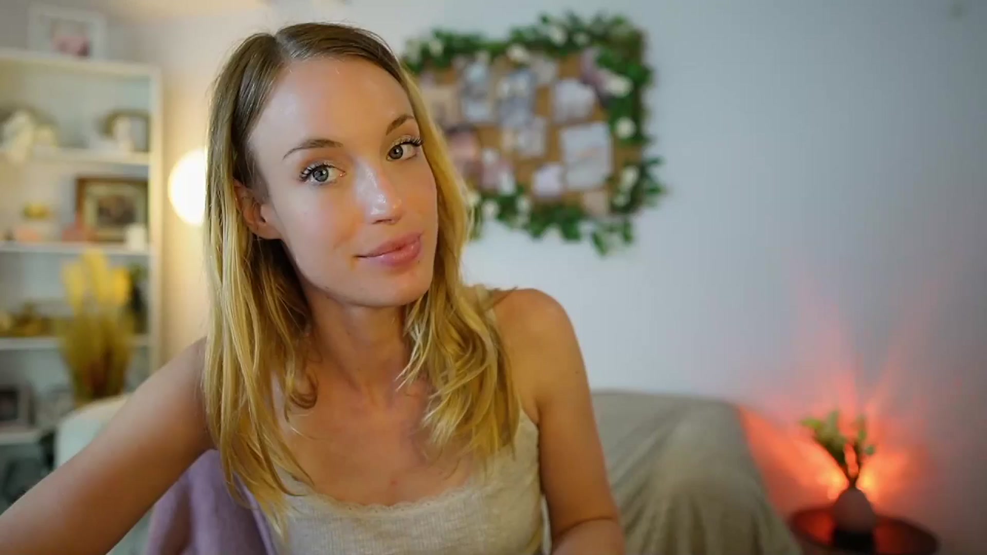 Gallery image thumbnail from April_Rose_'s myfreecams stream on, 06/12/2025, 12:04 image 14 of 20