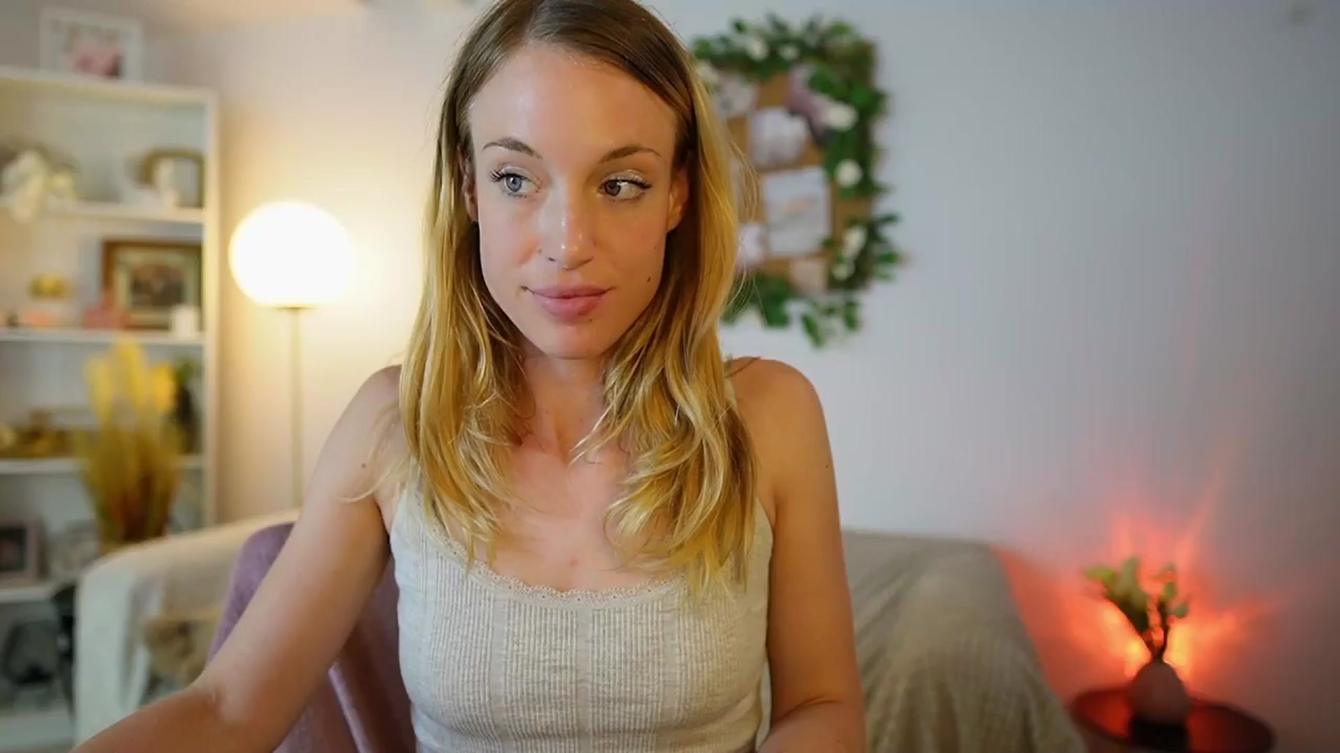 Gallery image thumbnail from April_Rose_'s myfreecams stream on, 06/12/2025, 12:04 image 18 of 20