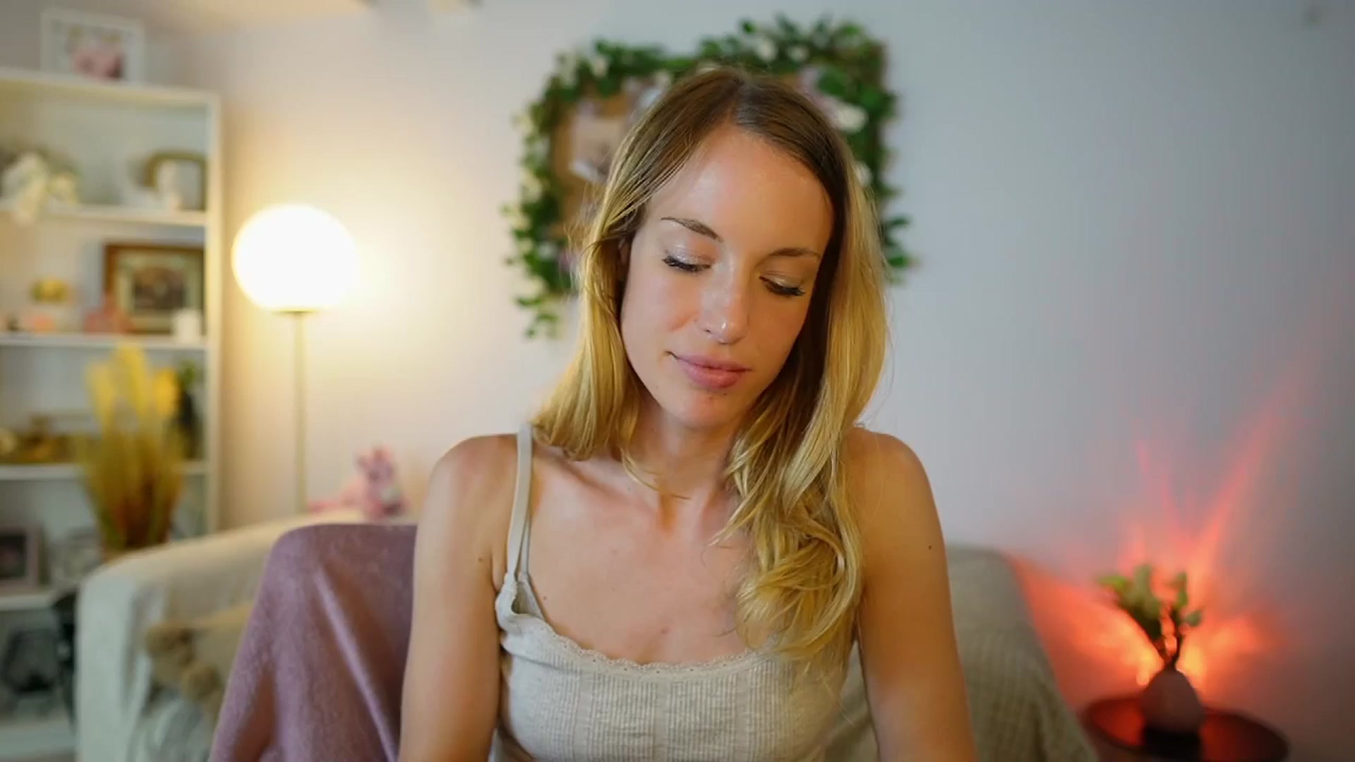 Gallery image thumbnail from April_Rose_'s myfreecams stream on, 06/12/2025, 12:04 image 11 of 20