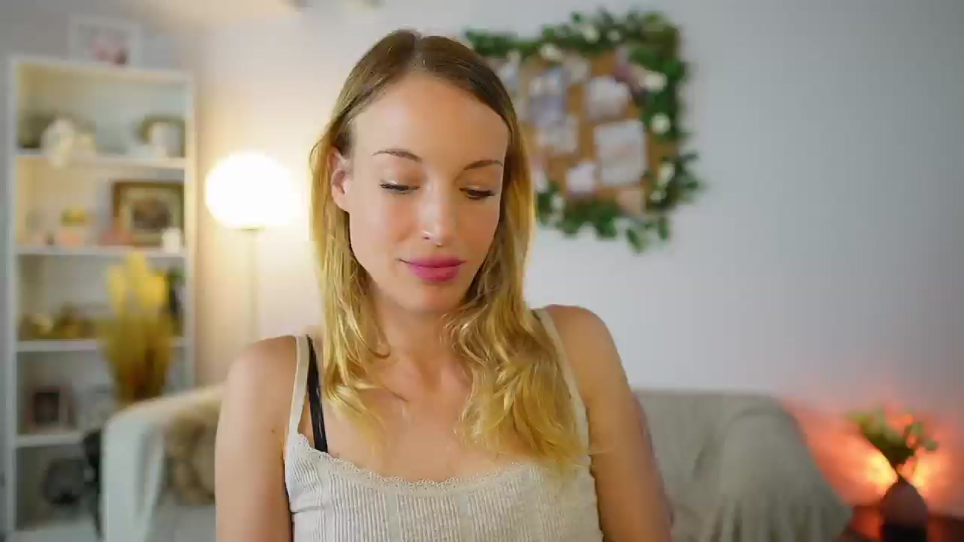 Gallery image thumbnail from April_Rose_'s myfreecams stream on, 06/17/2025, 11:02 image 9 of 20
