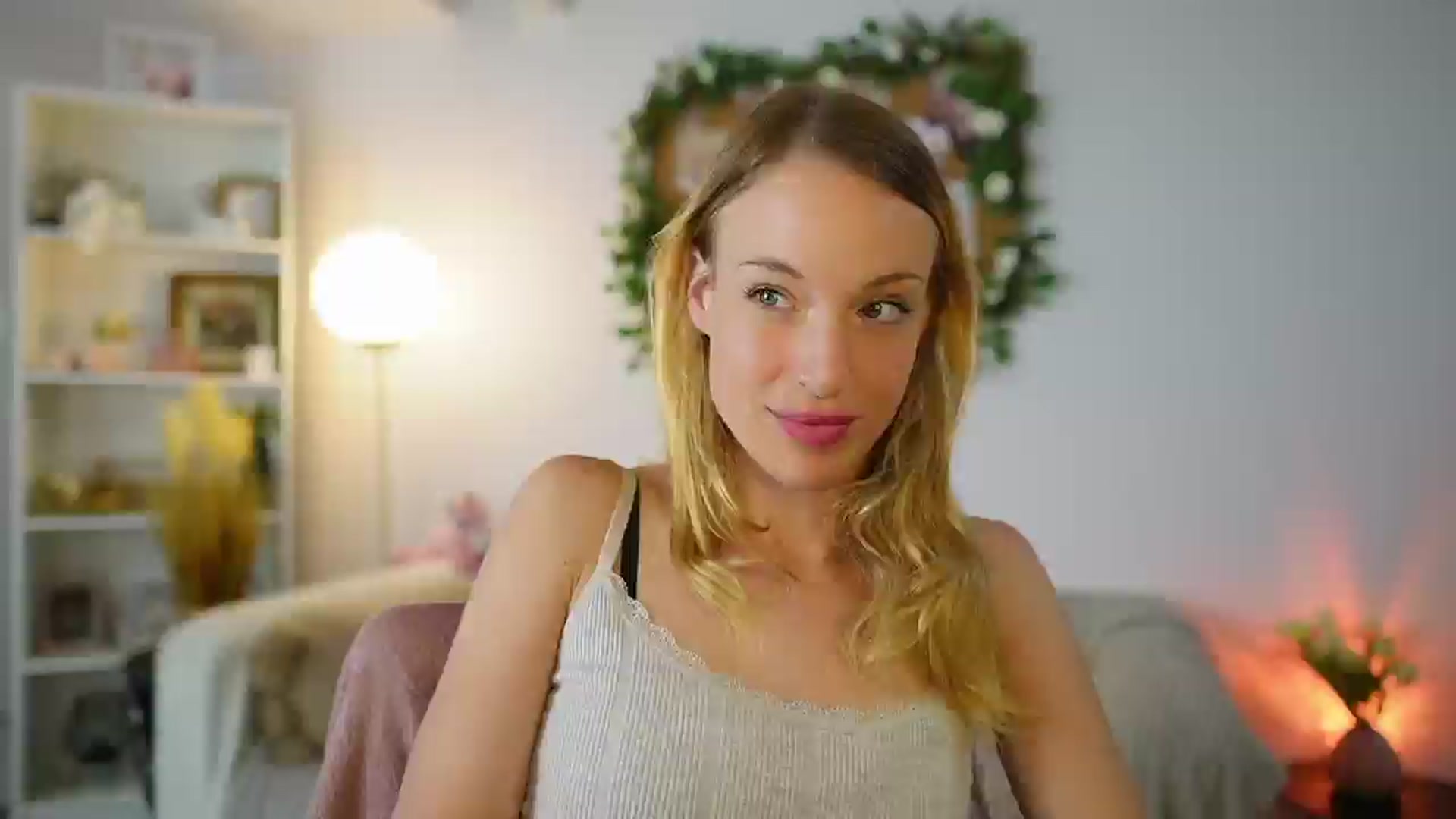 Gallery image thumbnail from April_Rose_'s myfreecams stream on, 06/17/2025, 11:02 image 7 of 20