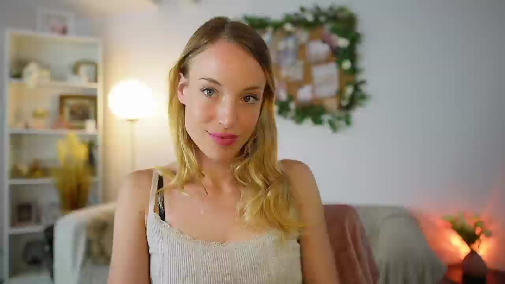 Gallery image thumbnail from April_Rose_'s myfreecams stream on, 06/17/2025, 11:02 image 3 of 20