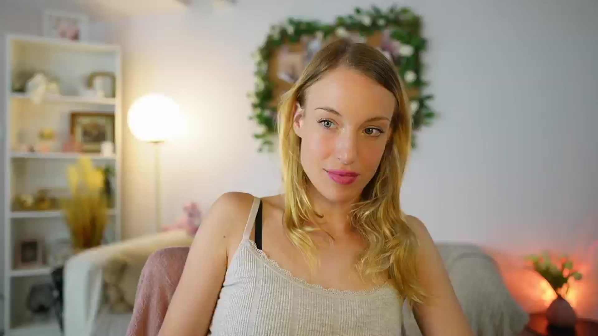 Gallery image thumbnail from April_Rose_'s myfreecams stream on, 06/17/2025, 11:02 image 8 of 20