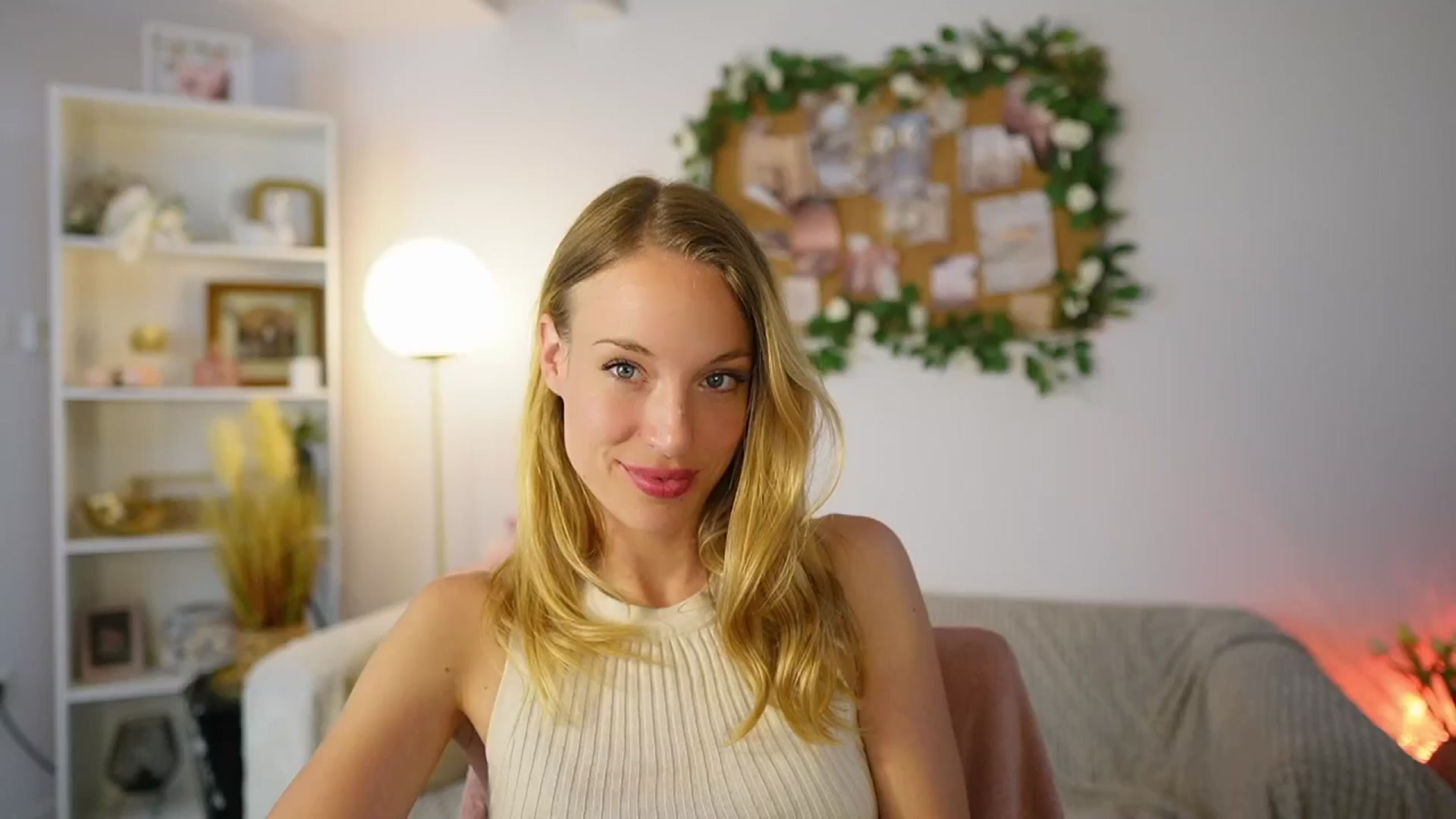 Gallery image thumbnail from April_Rose_'s myfreecams stream on, 06/18/2025, 10:08 image 1 of 20