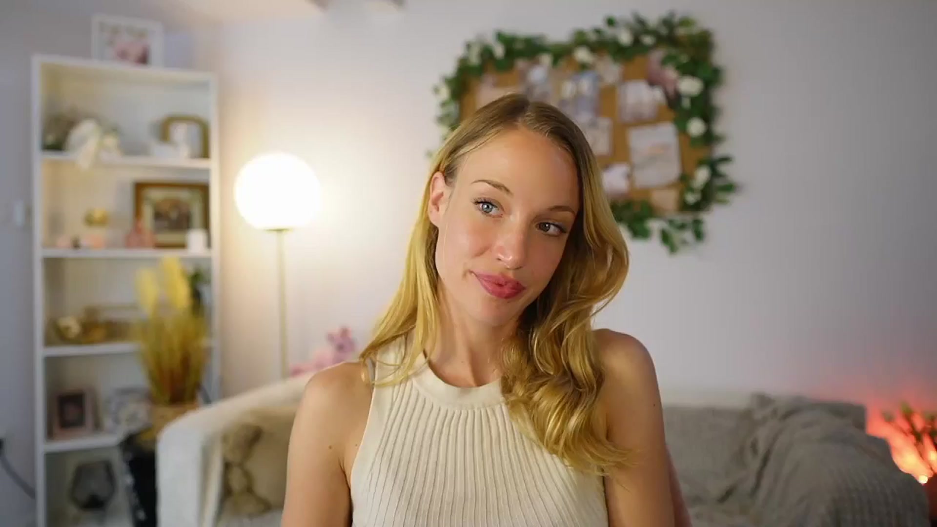 Gallery image thumbnail from April_Rose_'s myfreecams stream on, 06/18/2025, 10:08 image 20 of 20