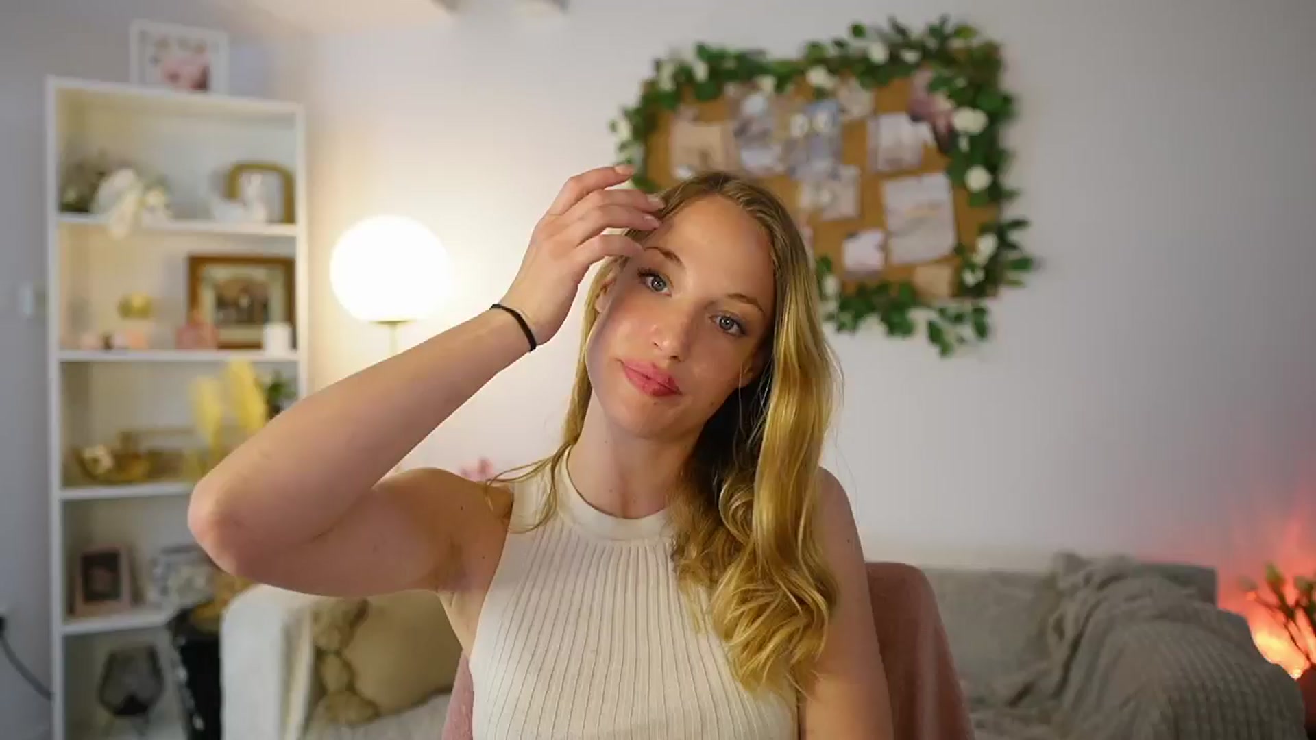 Gallery image thumbnail from April_Rose_'s myfreecams stream on, 06/18/2025, 10:08 image 12 of 20