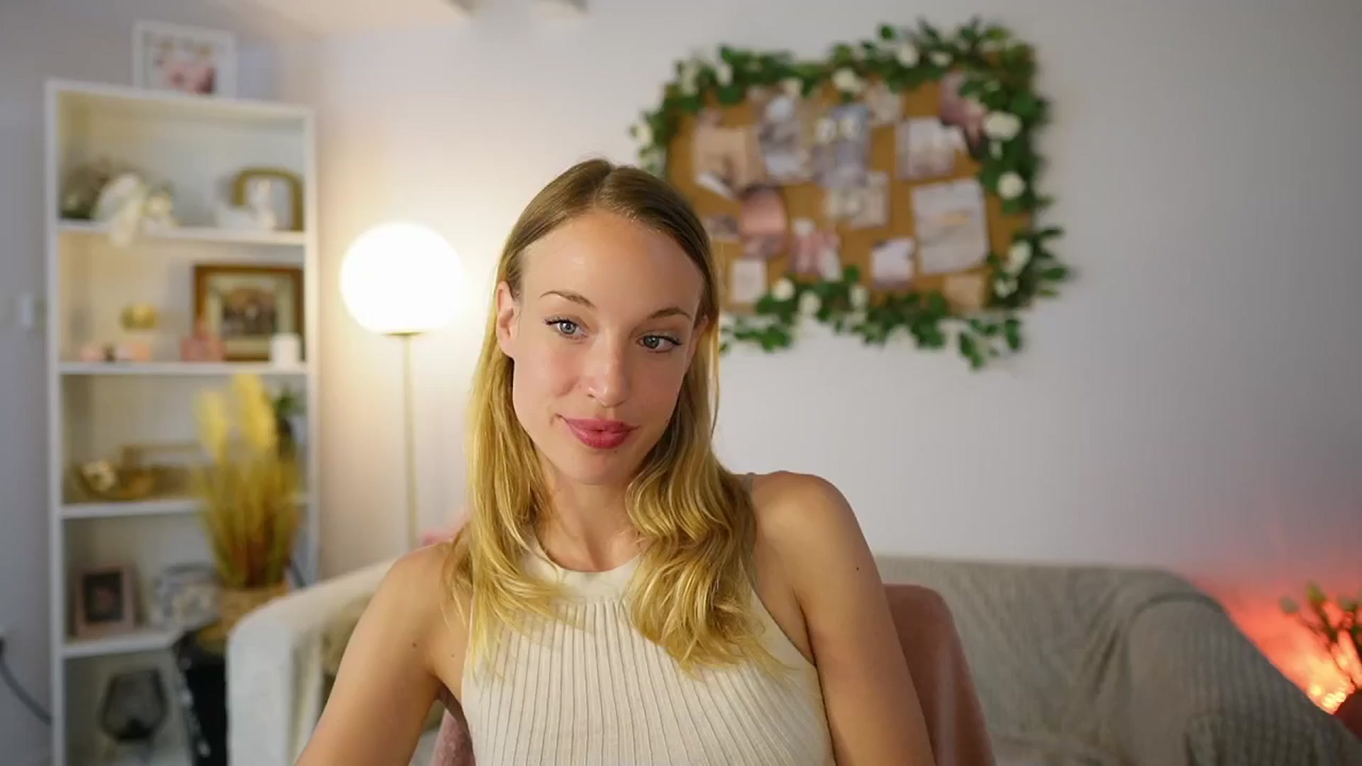 Gallery image thumbnail from April_Rose_'s myfreecams stream on, 06/18/2025, 10:08 image 4 of 20