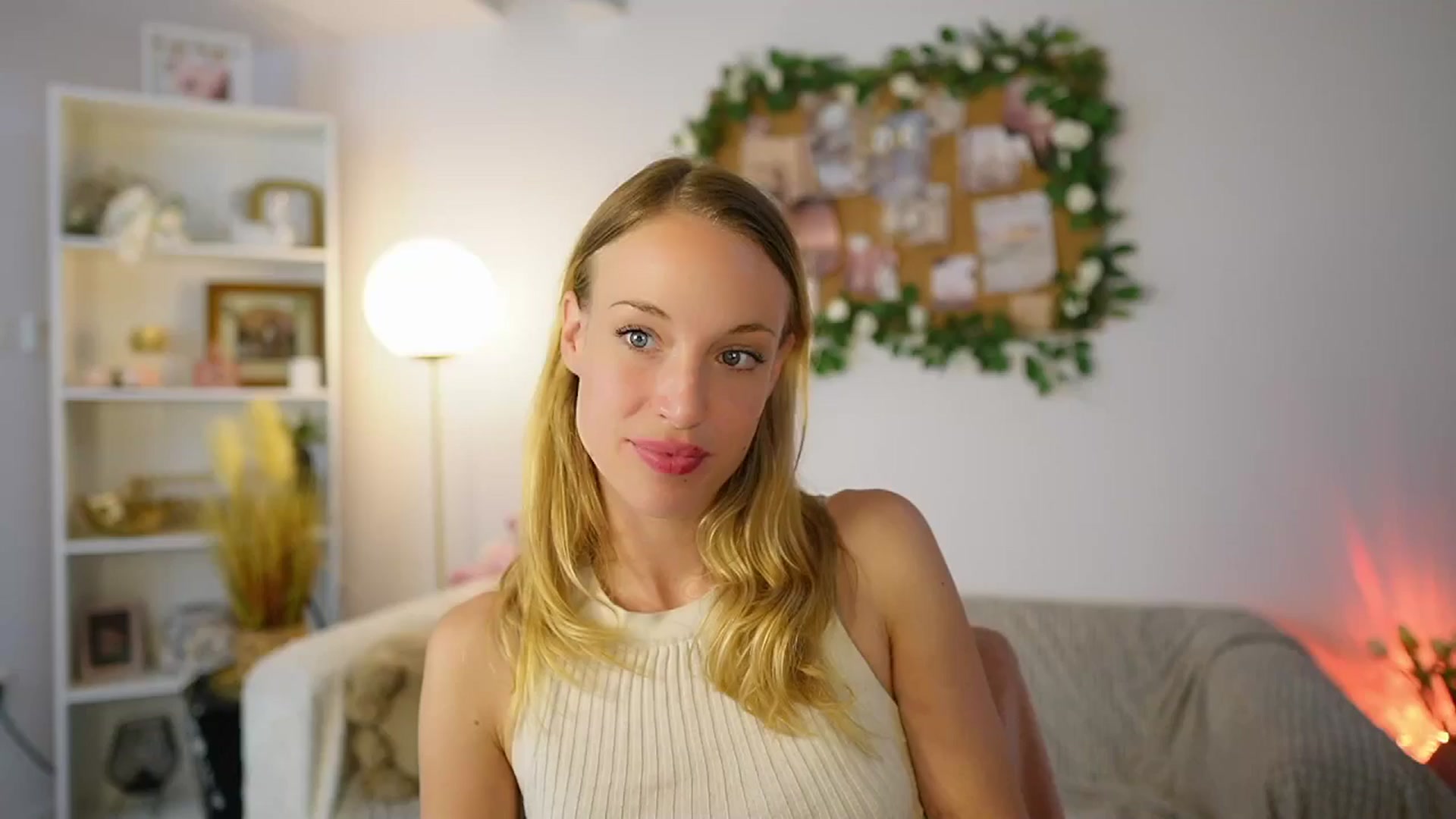 Gallery image thumbnail from April_Rose_'s myfreecams stream on, 06/18/2025, 10:08 image 6 of 20