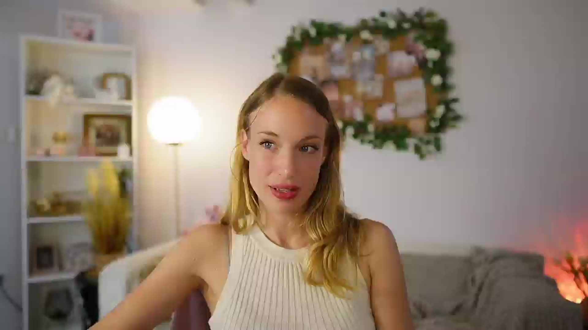 Gallery image thumbnail from April_Rose_'s myfreecams stream on, 06/18/2025, 11:44 image 15 of 20