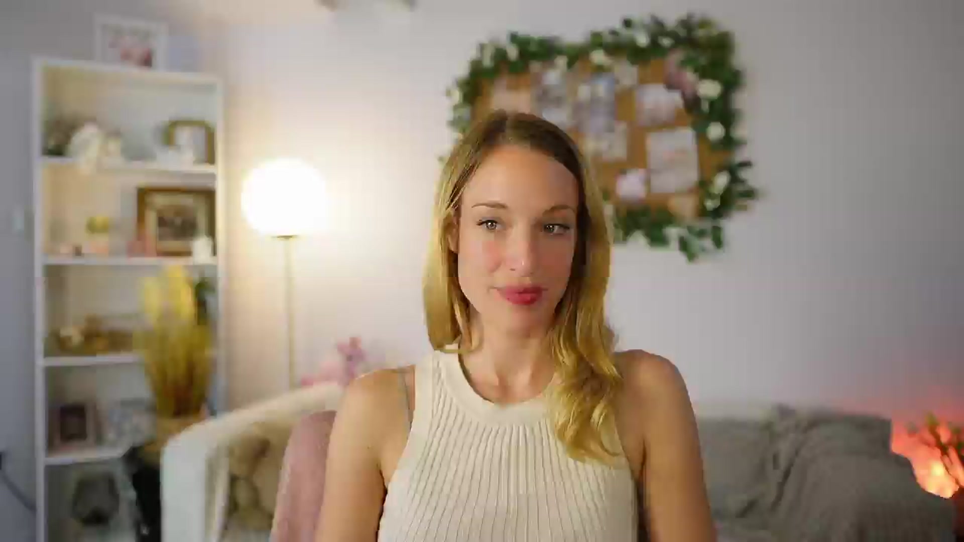 Gallery image thumbnail from April_Rose_'s myfreecams stream on, 06/18/2025, 11:44 image 3 of 20