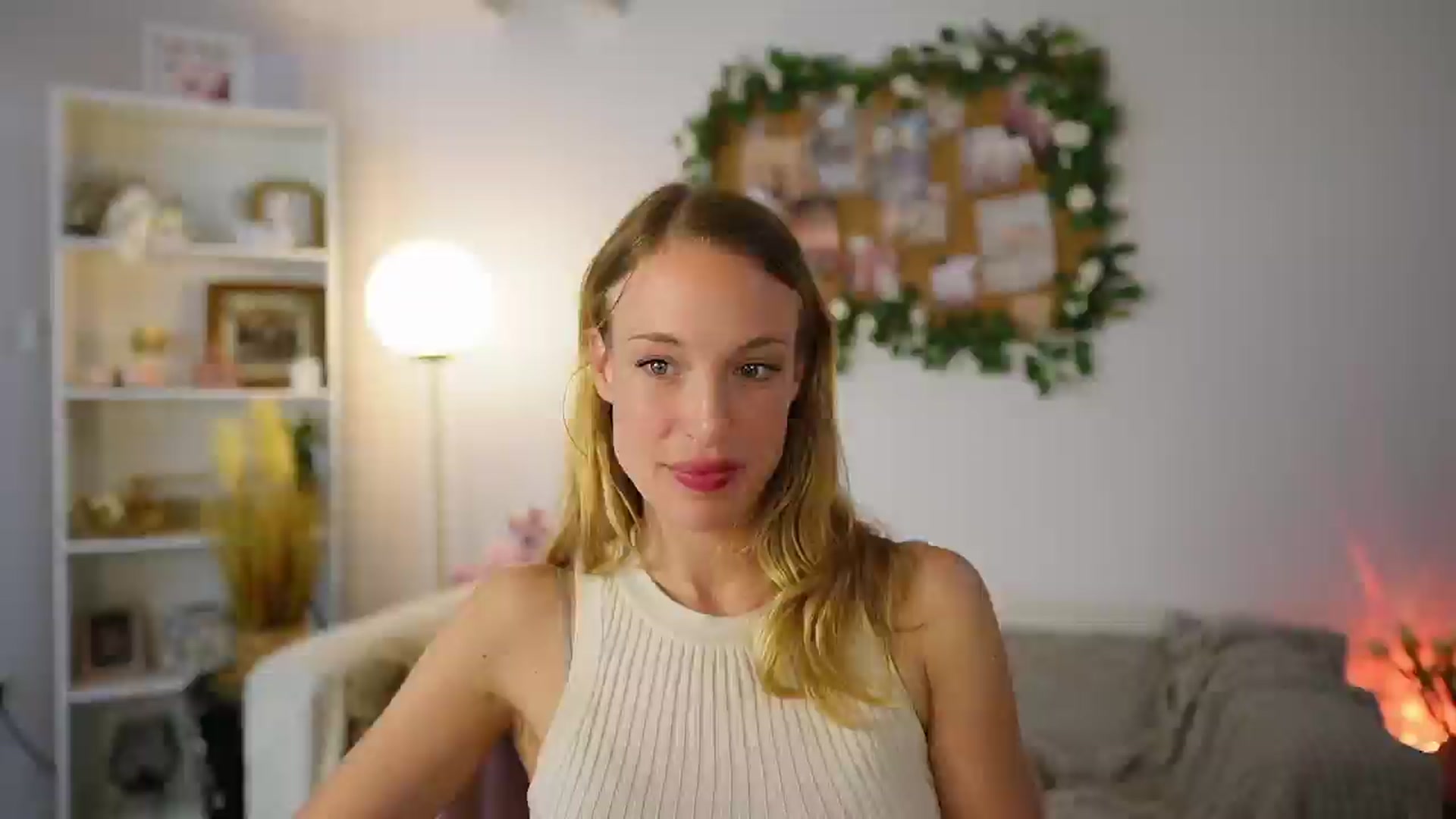 Gallery image thumbnail from April_Rose_'s myfreecams stream on, 06/18/2025, 11:44 image 14 of 20