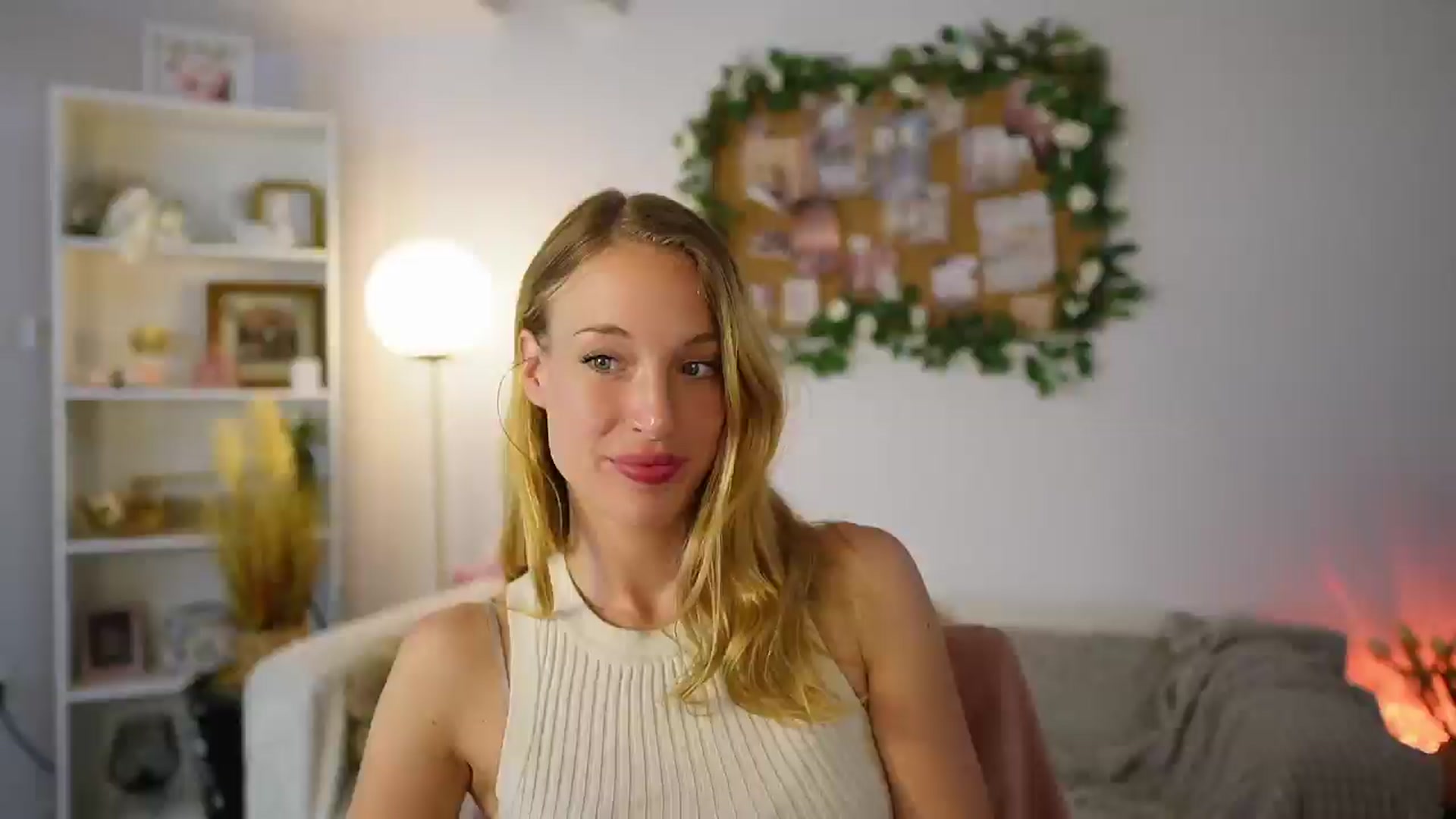 Gallery image thumbnail from April_Rose_'s myfreecams stream on, 06/18/2025, 11:44 image 7 of 20