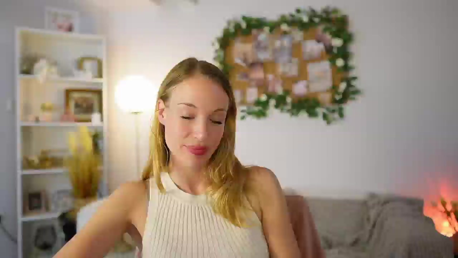 Gallery image thumbnail from April_Rose_'s myfreecams stream on, 06/18/2025, 11:44 image 8 of 20