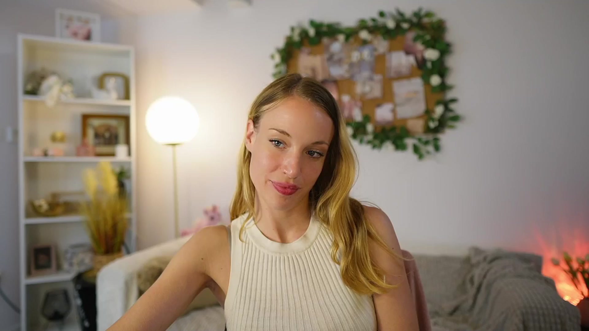 Gallery image thumbnail from April_Rose_'s myfreecams stream on, 06/18/2025, 12:43 image 10 of 20