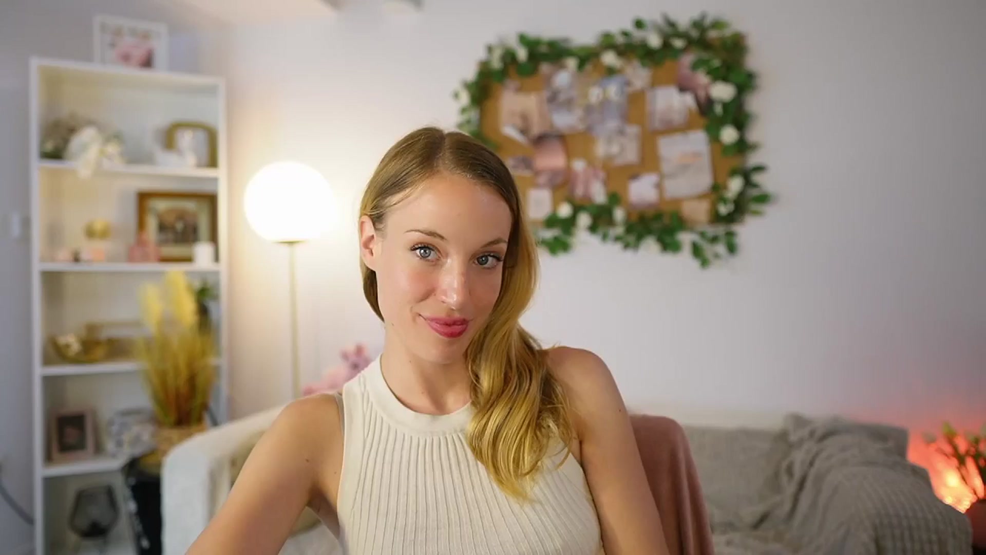 Gallery image thumbnail from April_Rose_'s myfreecams stream on, 06/18/2025, 12:43 image 13 of 20