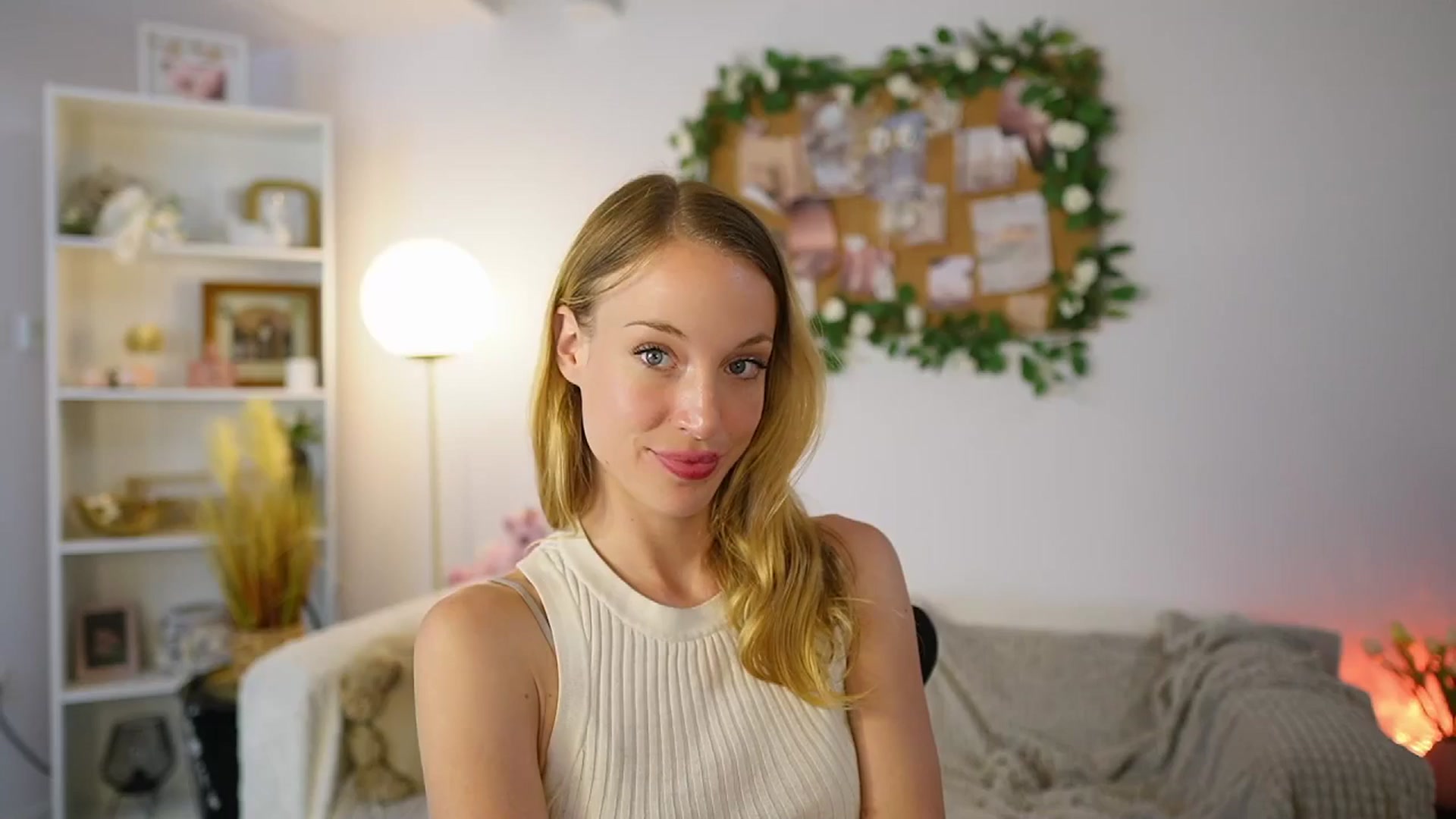 Gallery image thumbnail from April_Rose_'s myfreecams stream on, 06/18/2025, 12:43 image 16 of 20