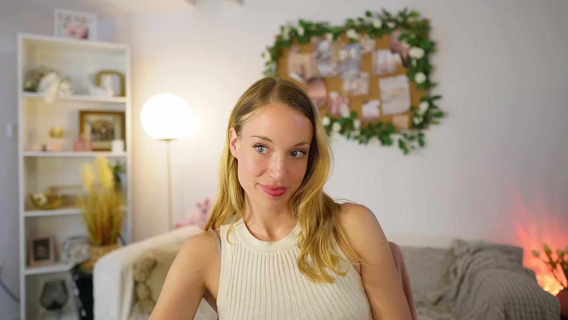 Gallery image thumbnail from April_Rose_'s myfreecams stream on, 06/18/2025, 12:43 image 11 of 20