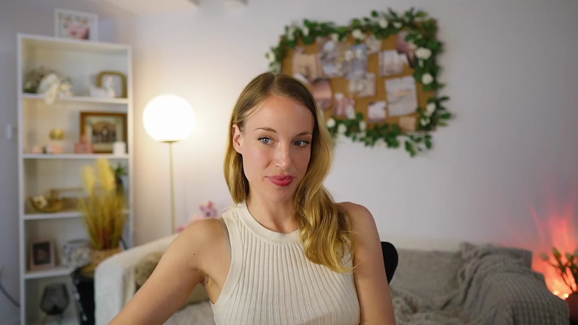 Gallery image thumbnail from April_Rose_'s myfreecams stream on, 06/18/2025, 12:43 image 15 of 20