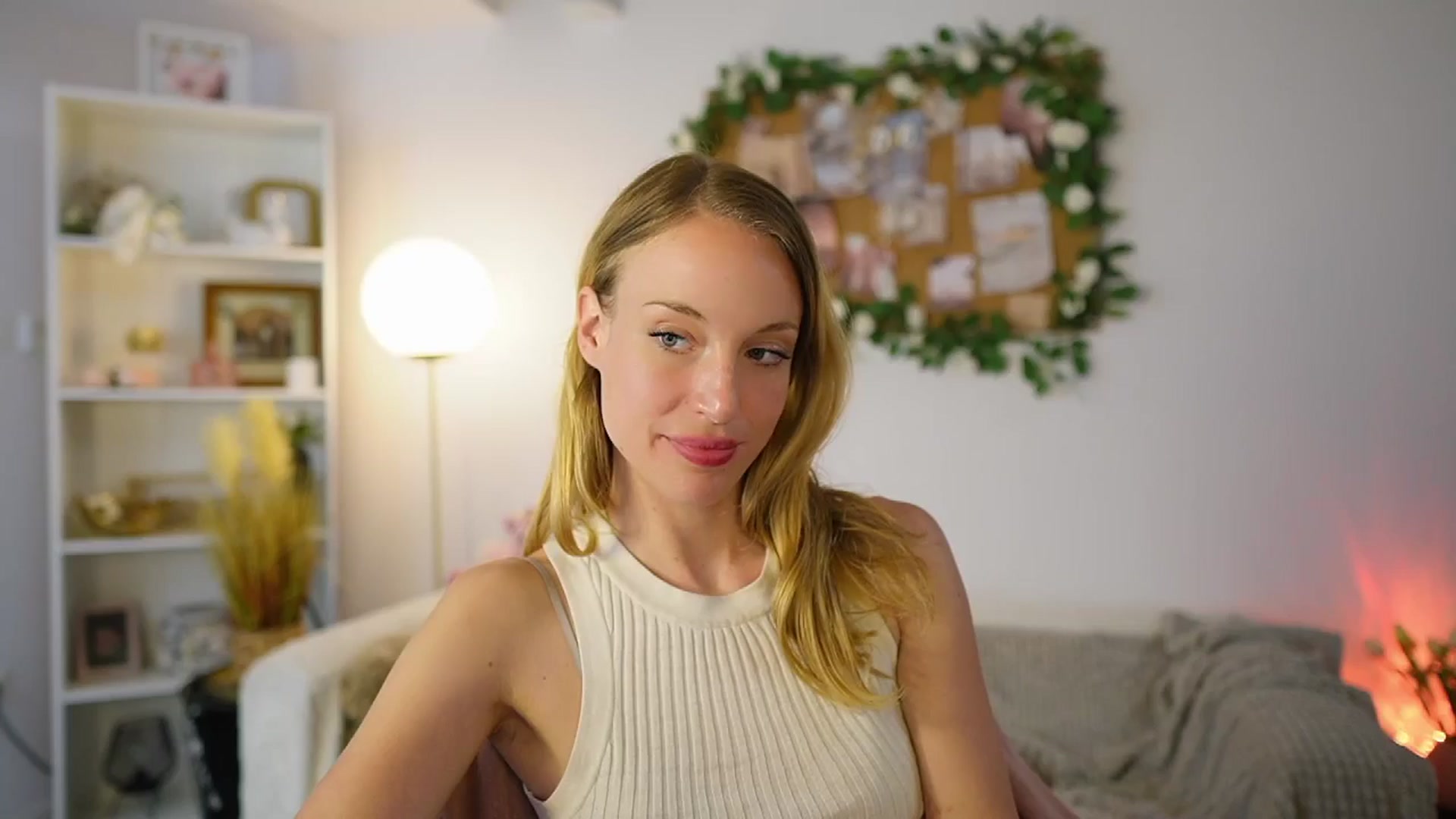 Gallery image thumbnail from April_Rose_'s myfreecams stream on, 06/18/2025, 12:43 image 19 of 20