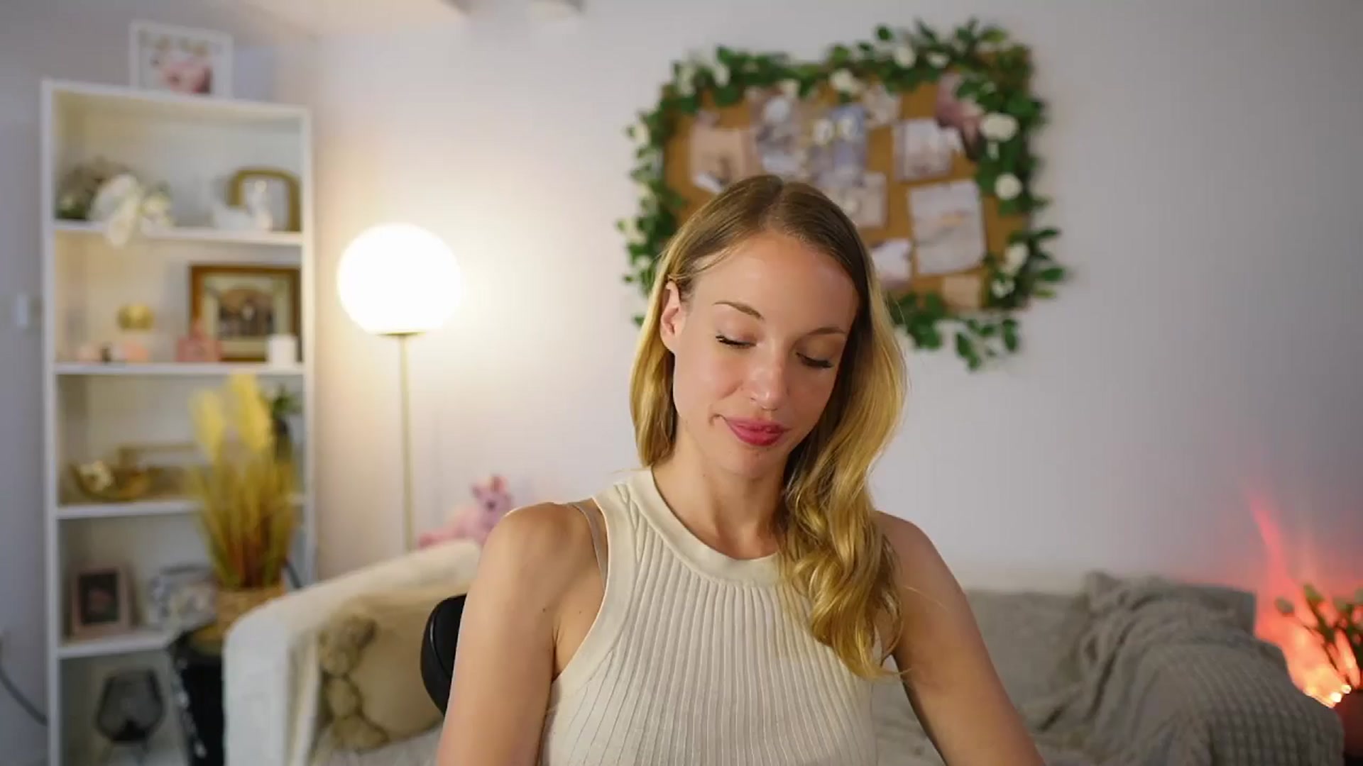Gallery image thumbnail from April_Rose_'s myfreecams stream on, 06/18/2025, 12:43 image 14 of 20