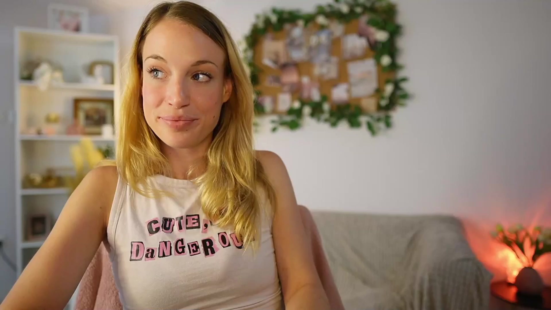 Gallery image thumbnail from April_Rose_'s myfreecams stream on, 06/20/2025, 09:48 image 14 of 20