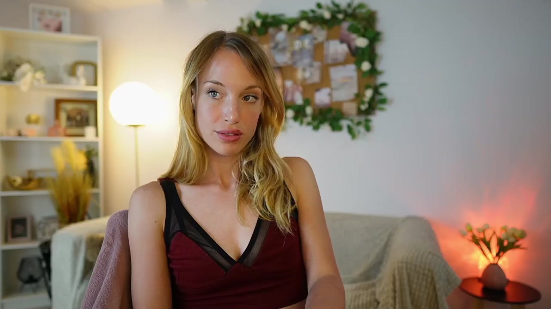 Gallery image thumbnail from April_Rose_'s myfreecams stream on, 06/24/2025, 10:02 image 17 of 20