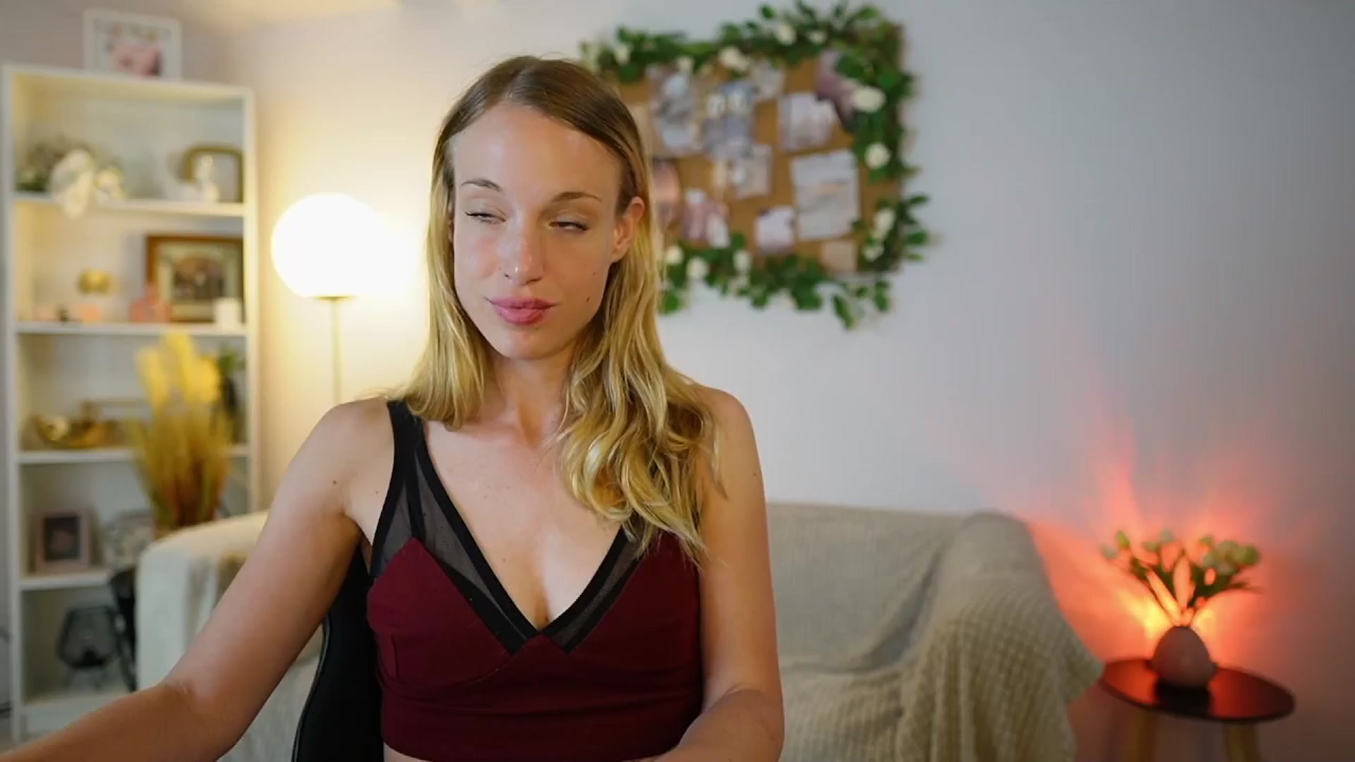 Gallery image thumbnail from April_Rose_'s myfreecams stream on, 06/24/2025, 12:56 image 10 of 20